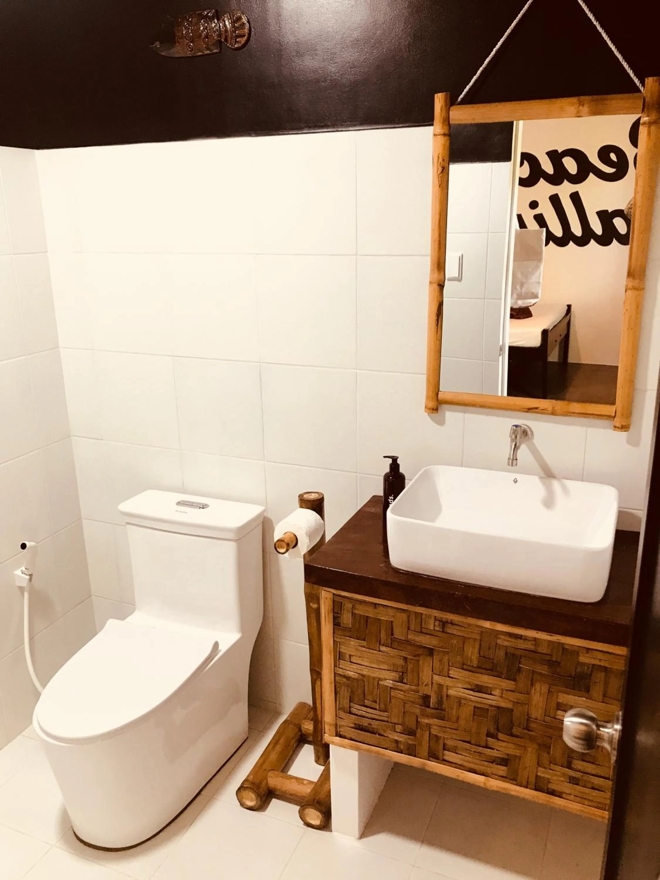 Toilet in Everyday Sunday Hotel & Cafe