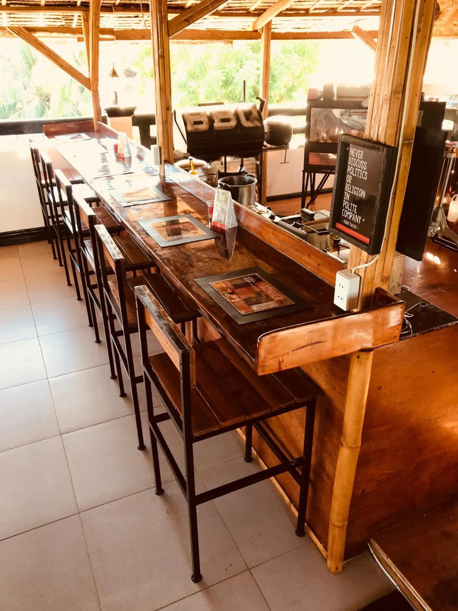 Restaurant/places to eat in Everyday Sunday Hotel & Cafe