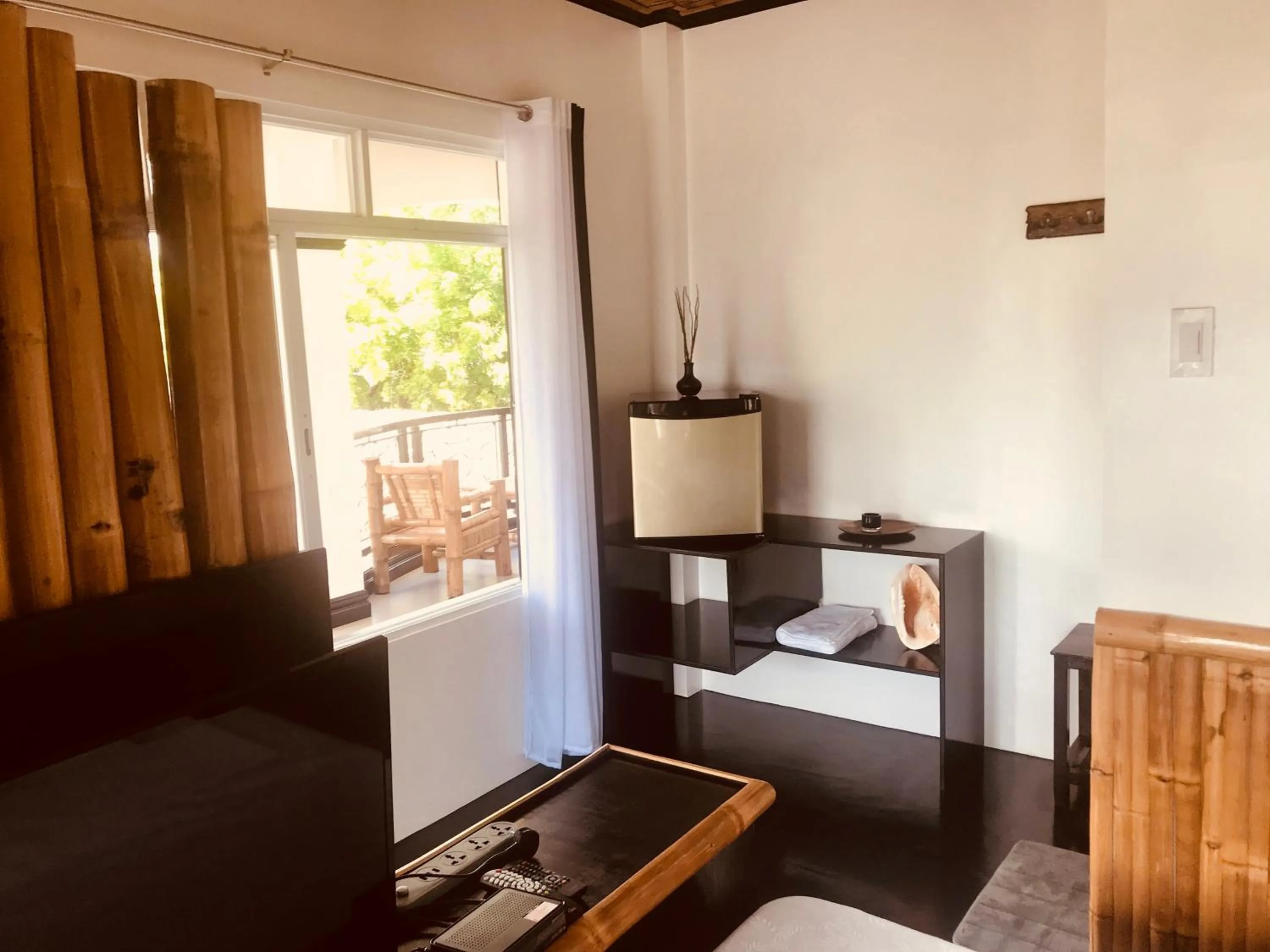 Balcony/Terrace, Bed in Everyday Sunday Hotel & Cafe