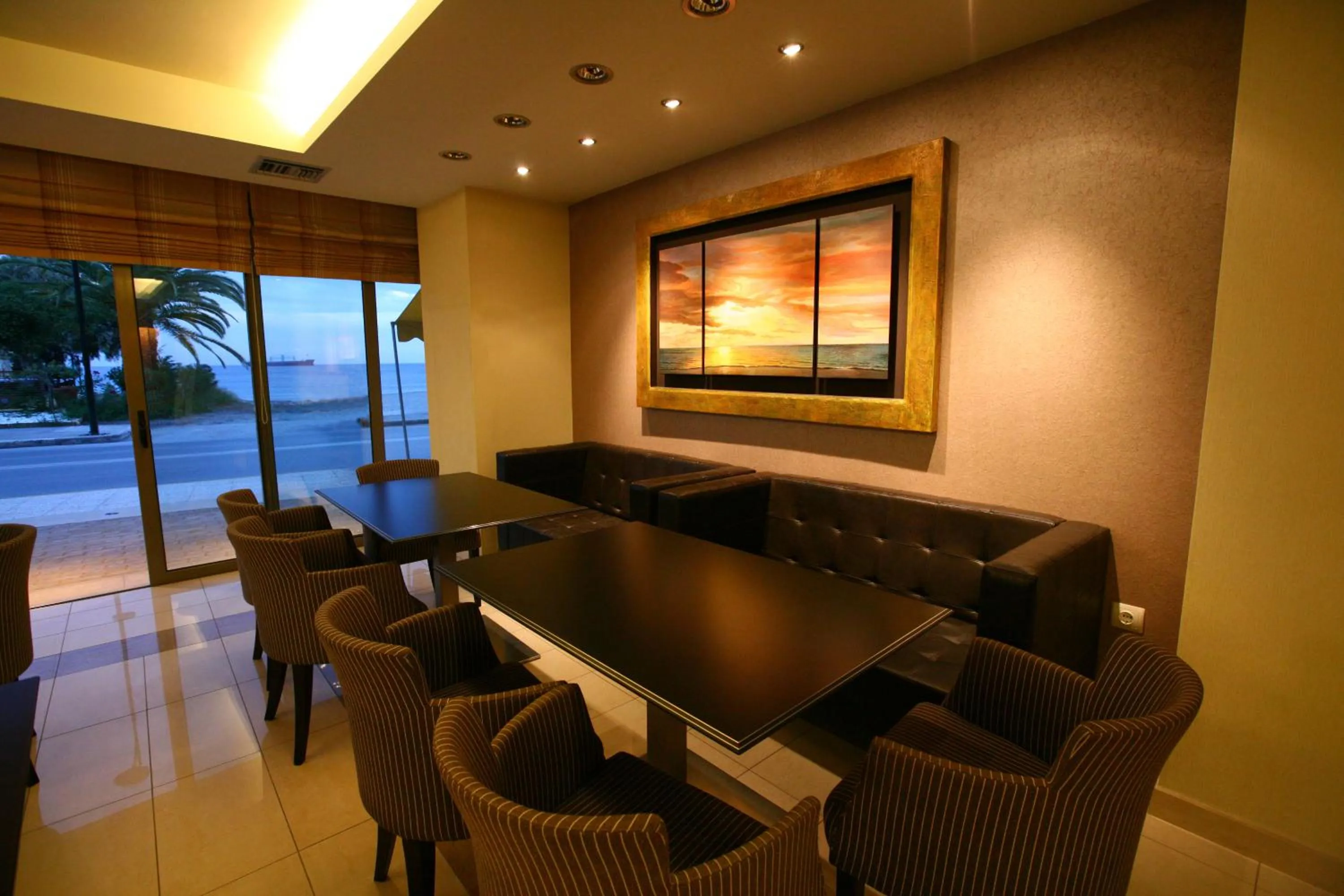 Lounge or bar in Hotel Flisvos