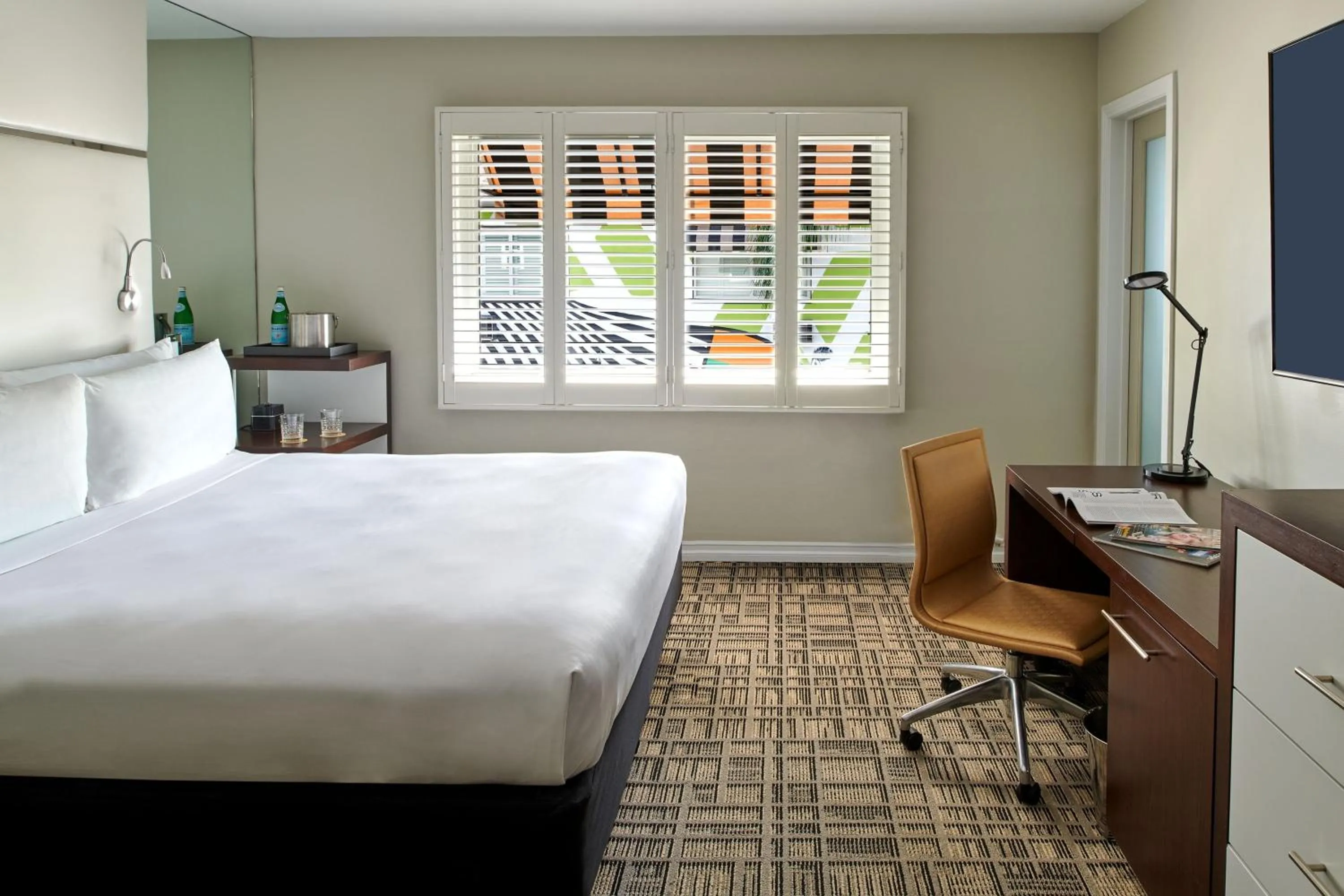 Swimming pool, Bed in Hotel Ziggy On Sunset