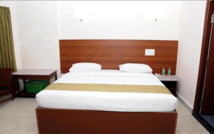 Bed in Sreeparthi Hotel