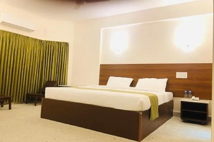 Bed in Sreeparthi Hotel