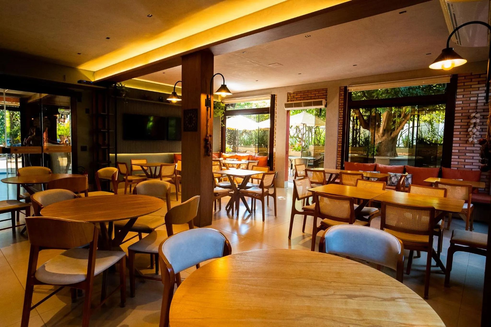 Restaurant/places to eat in Hotel das Palmeiras