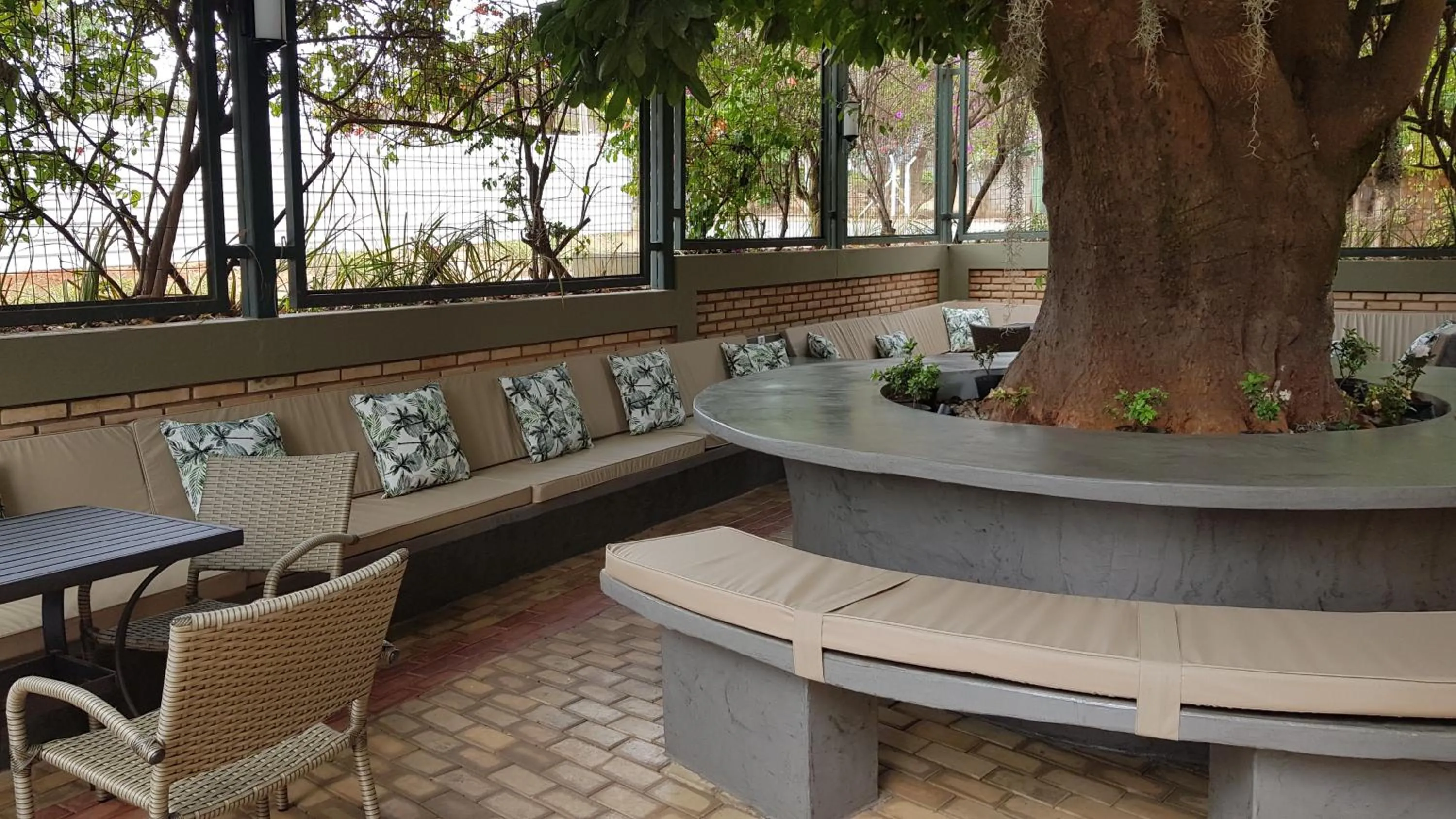 Restaurant/places to eat in Hotel das Palmeiras