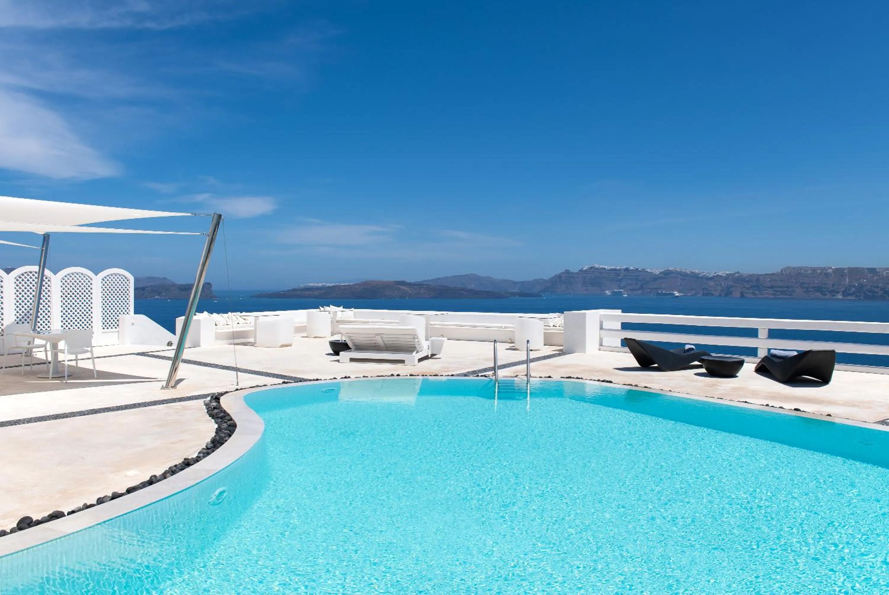 Swimming pool in Avant Garde Suites