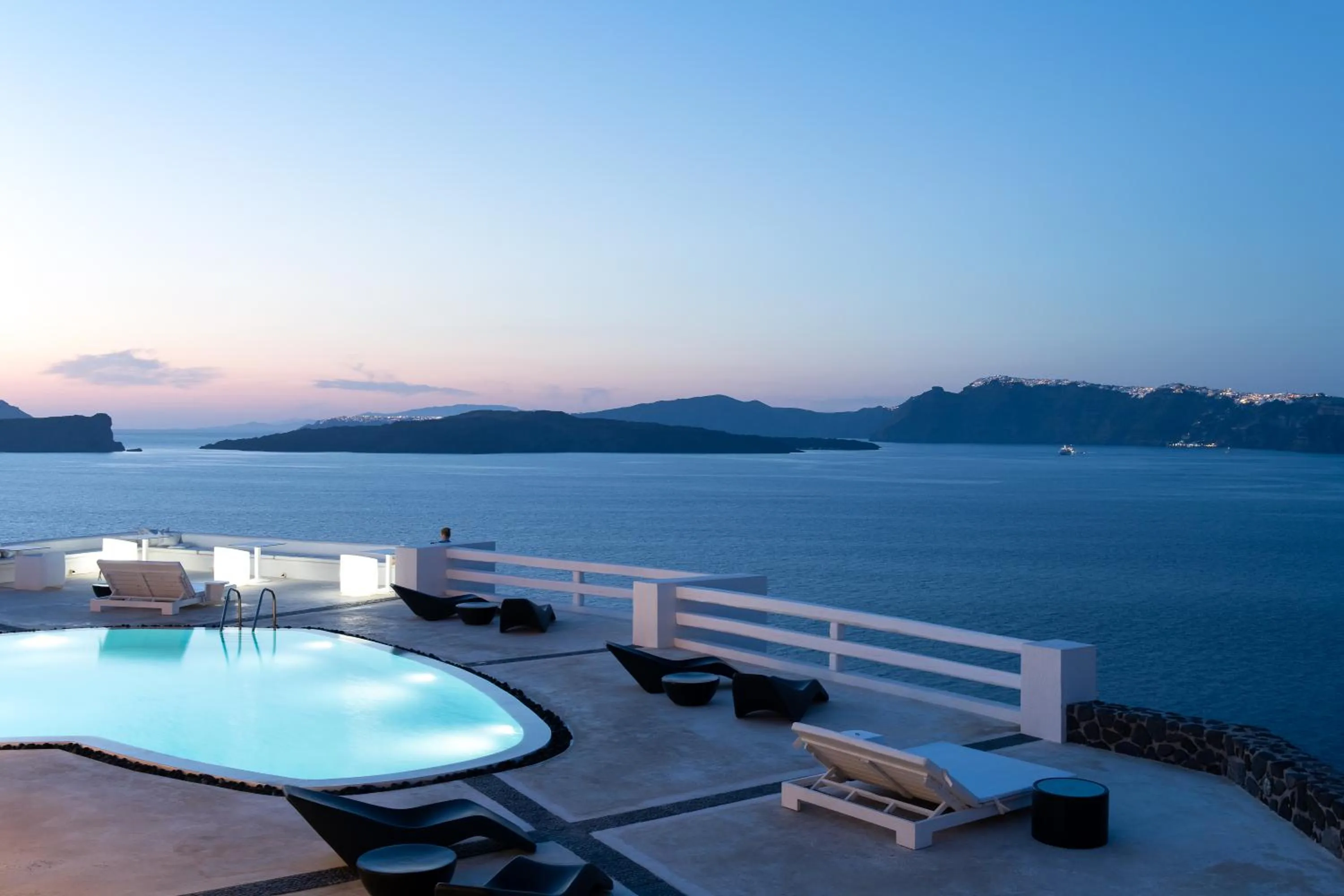 Swimming pool in Avant Garde Suites