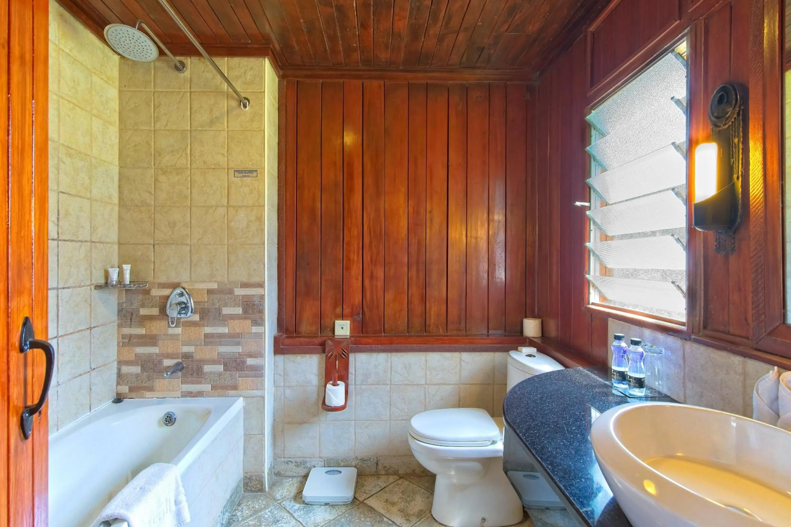 Shower in Muthu Keekorok Lodge, Maasai Mara, Narok