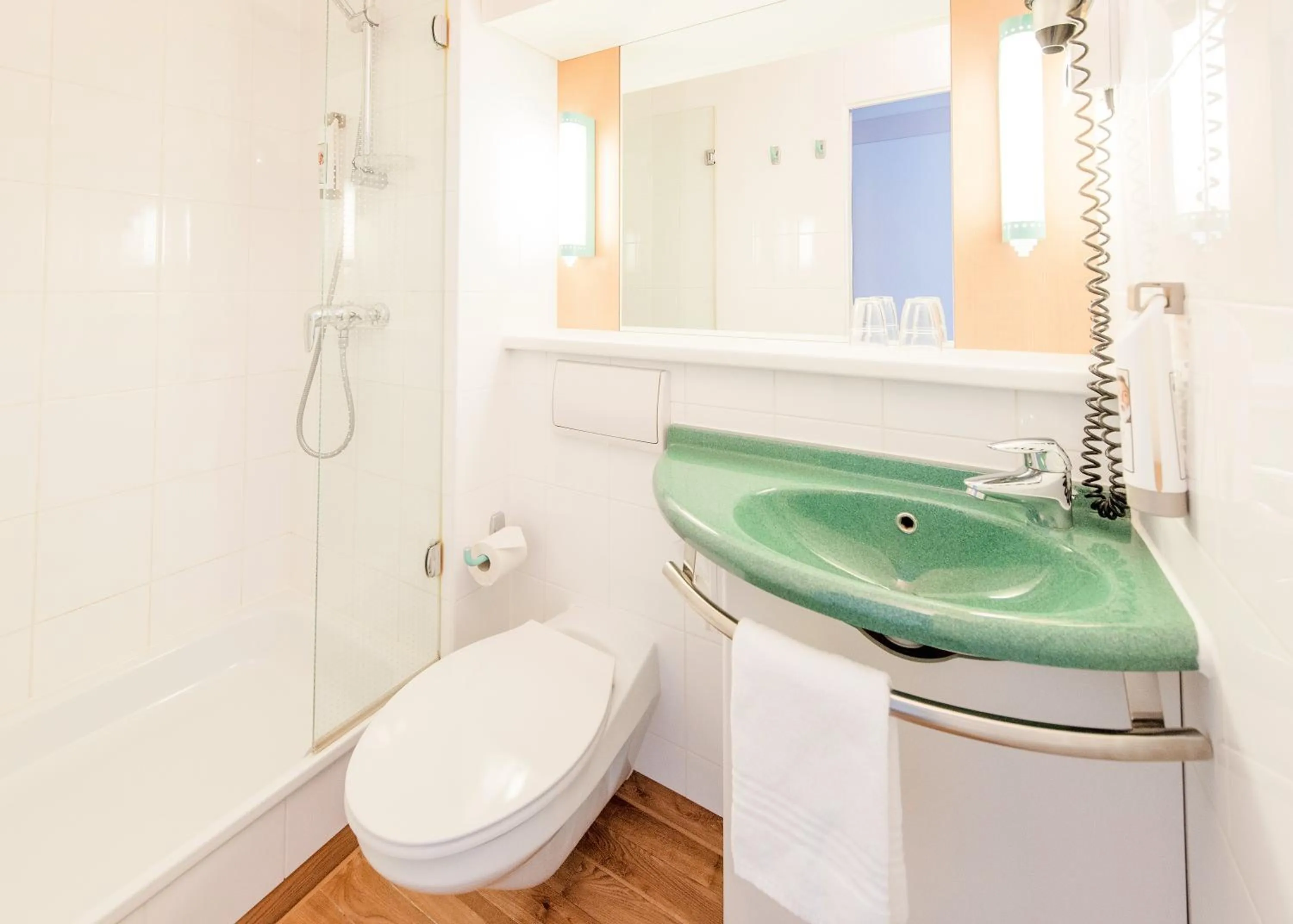 Toilet in ibis Paderborn City