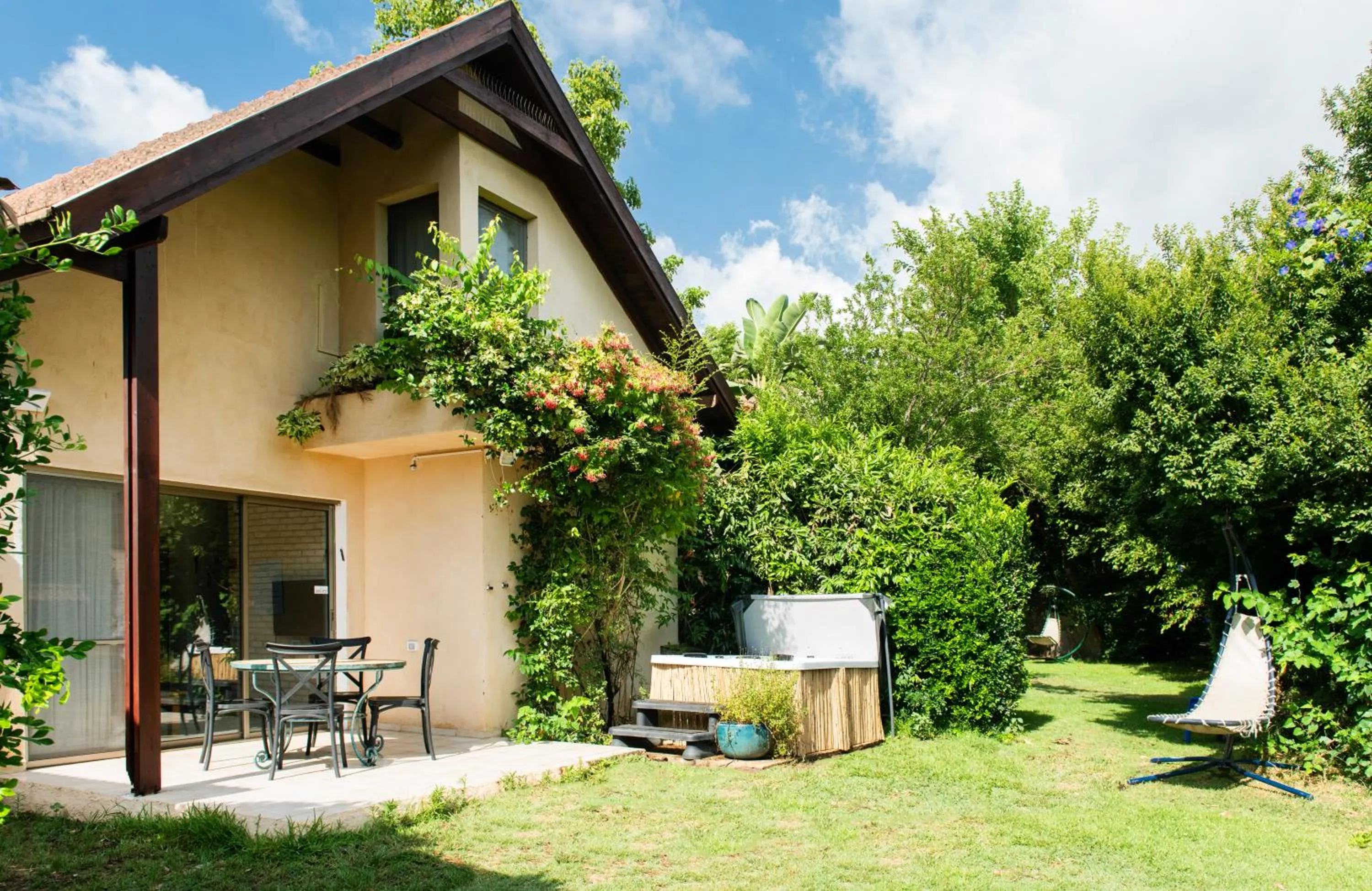 Garden in Vitrage Holiday Village and Spa