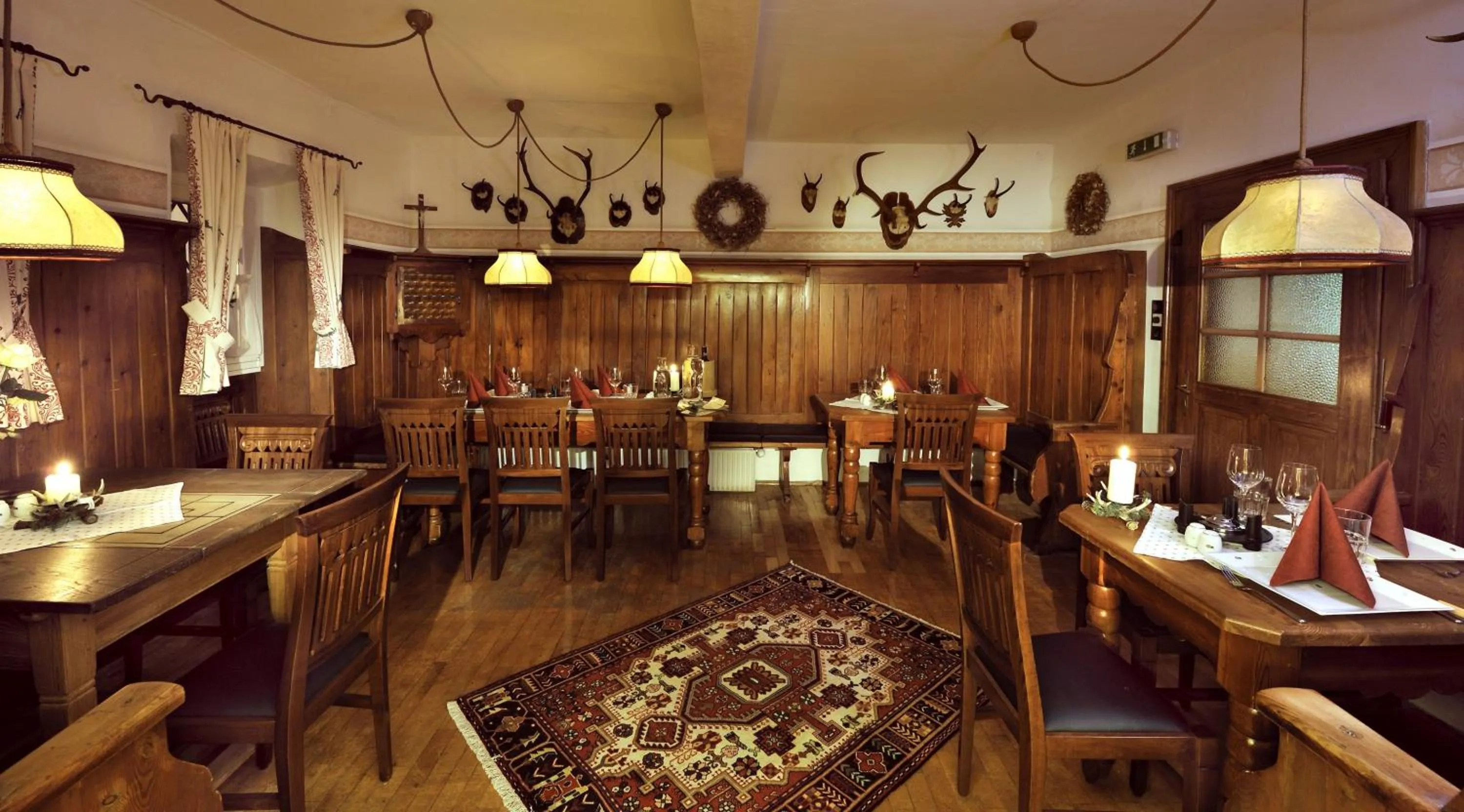 Restaurant/places to eat in Resl Resort