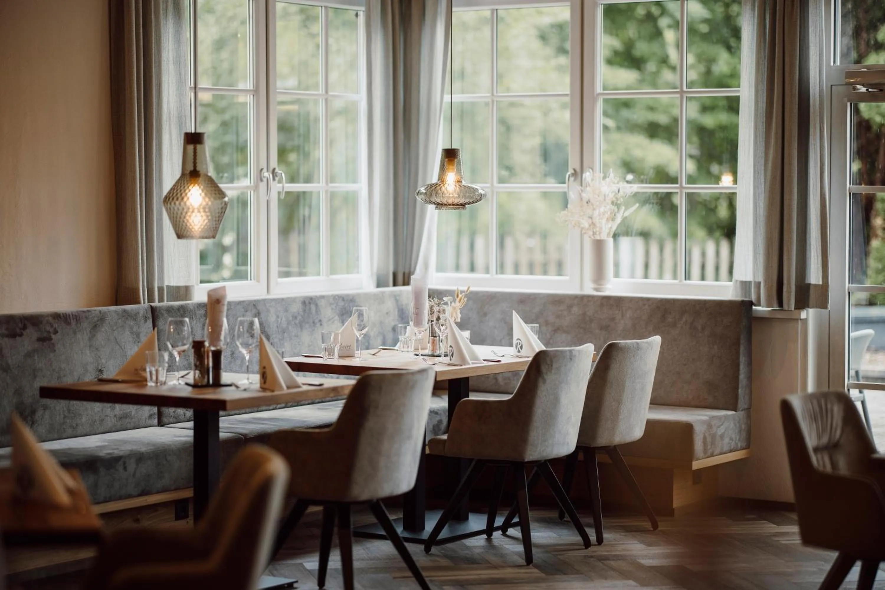 Restaurant/places to eat in Resl Resort