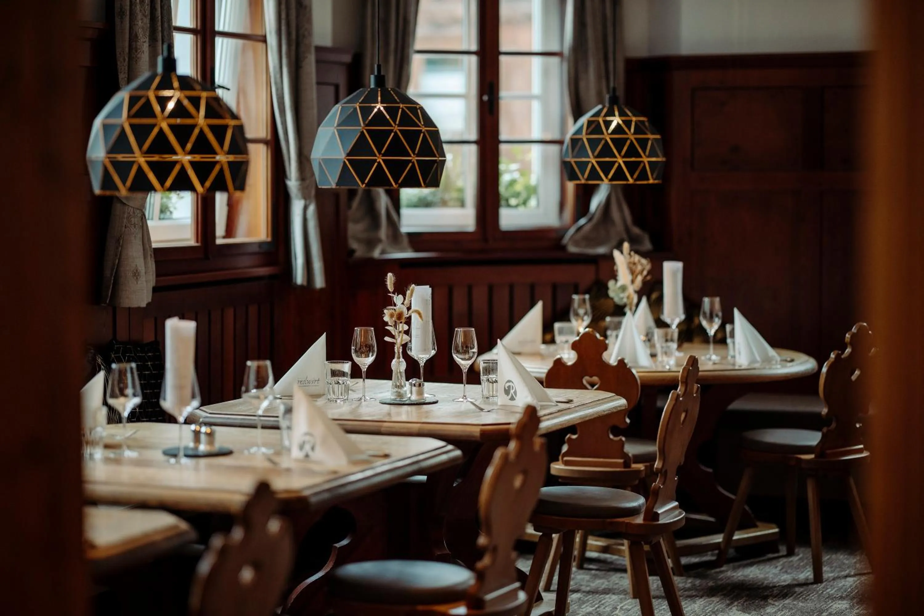 Restaurant/places to eat in Resl Resort