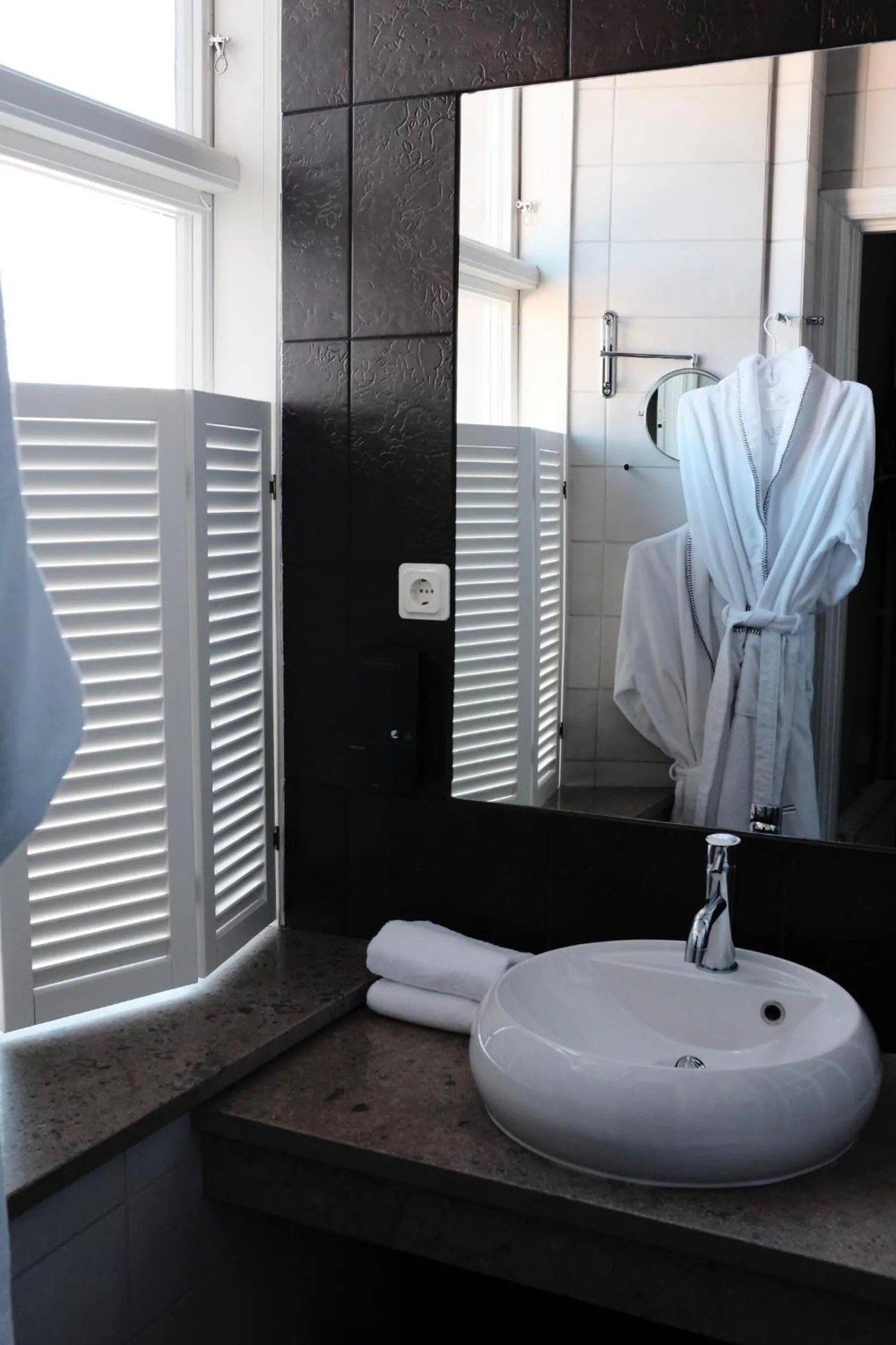 Bathroom in Kalk Hotel