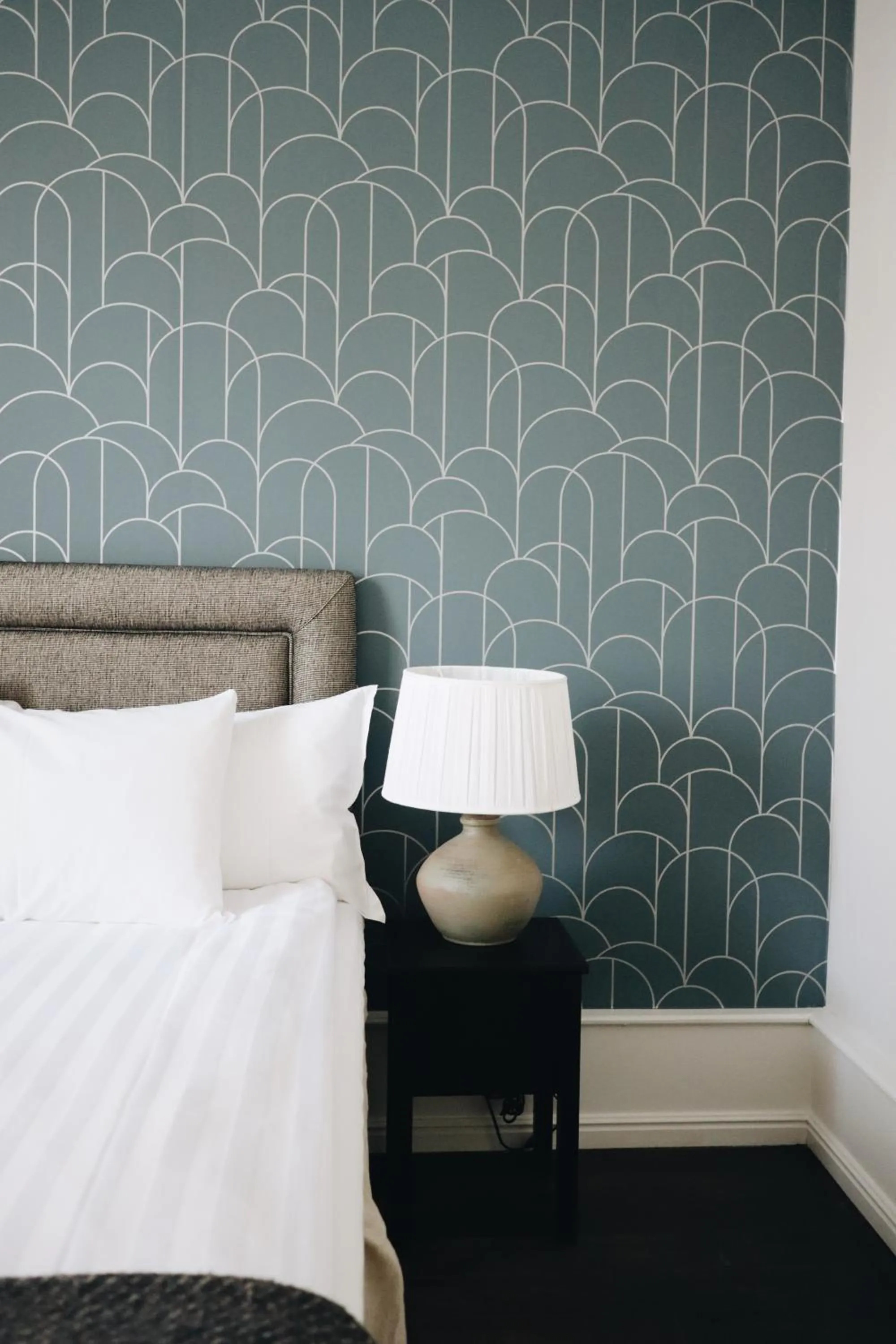 Property building, Bed in Kalk Hotel