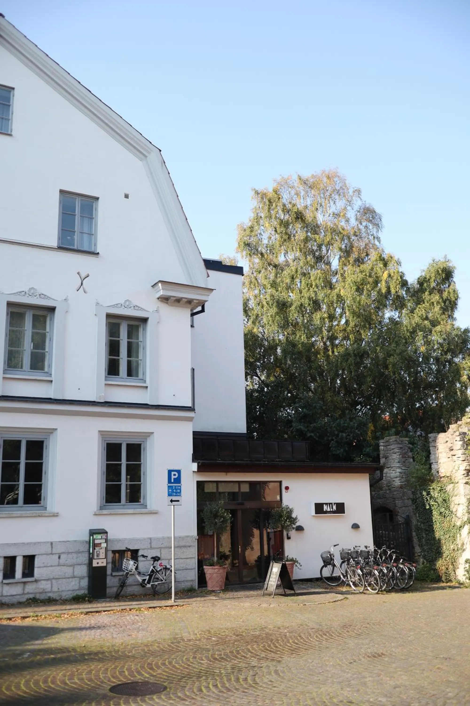 Facade/entrance in Kalk Hotel