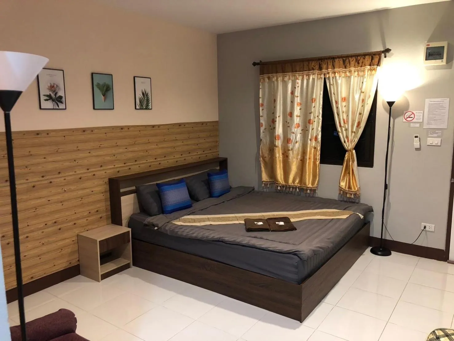 Bed in โรงแรมแสนดีเพลส เมาเท่นวิว จอมทอง