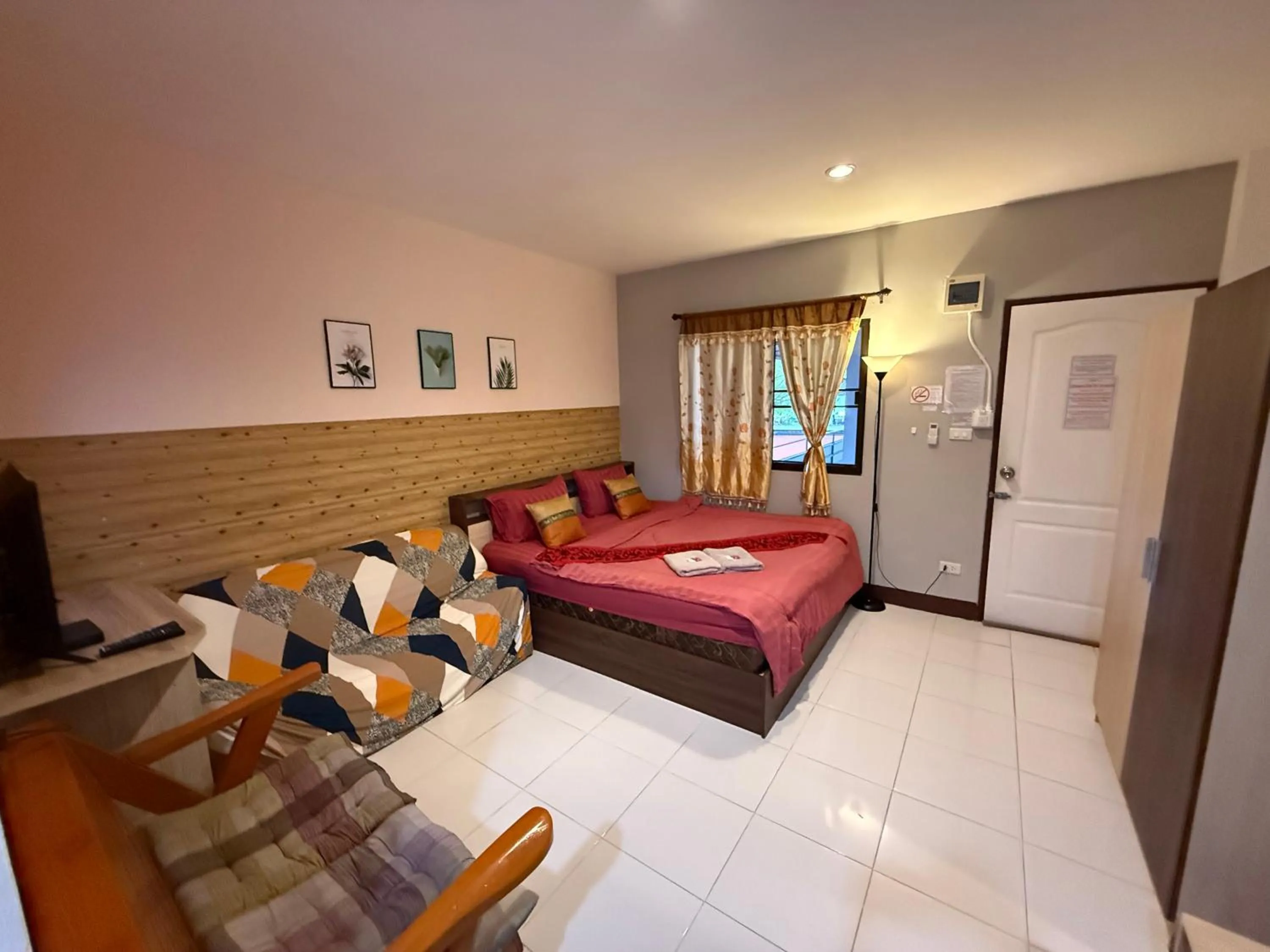 Bed in Sandee Place Mountain View Hotel โรงแรมแสนดีเพลส เมาเท่นวิว จอมทอง