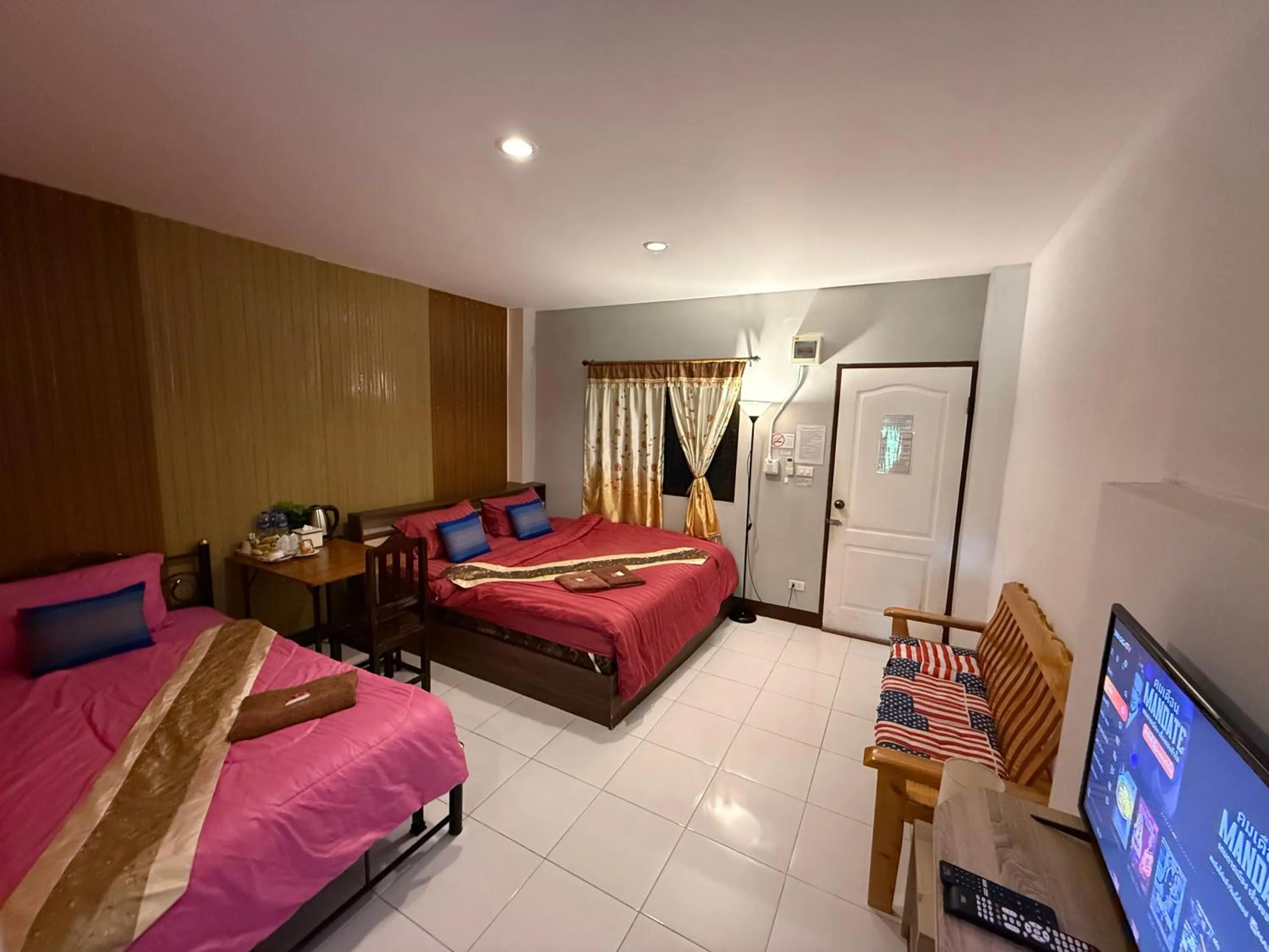 Bed in Sandee Place Mountain View Hotel โรงแรมแสนดีเพลส เมาเท่นวิว จอมทอง