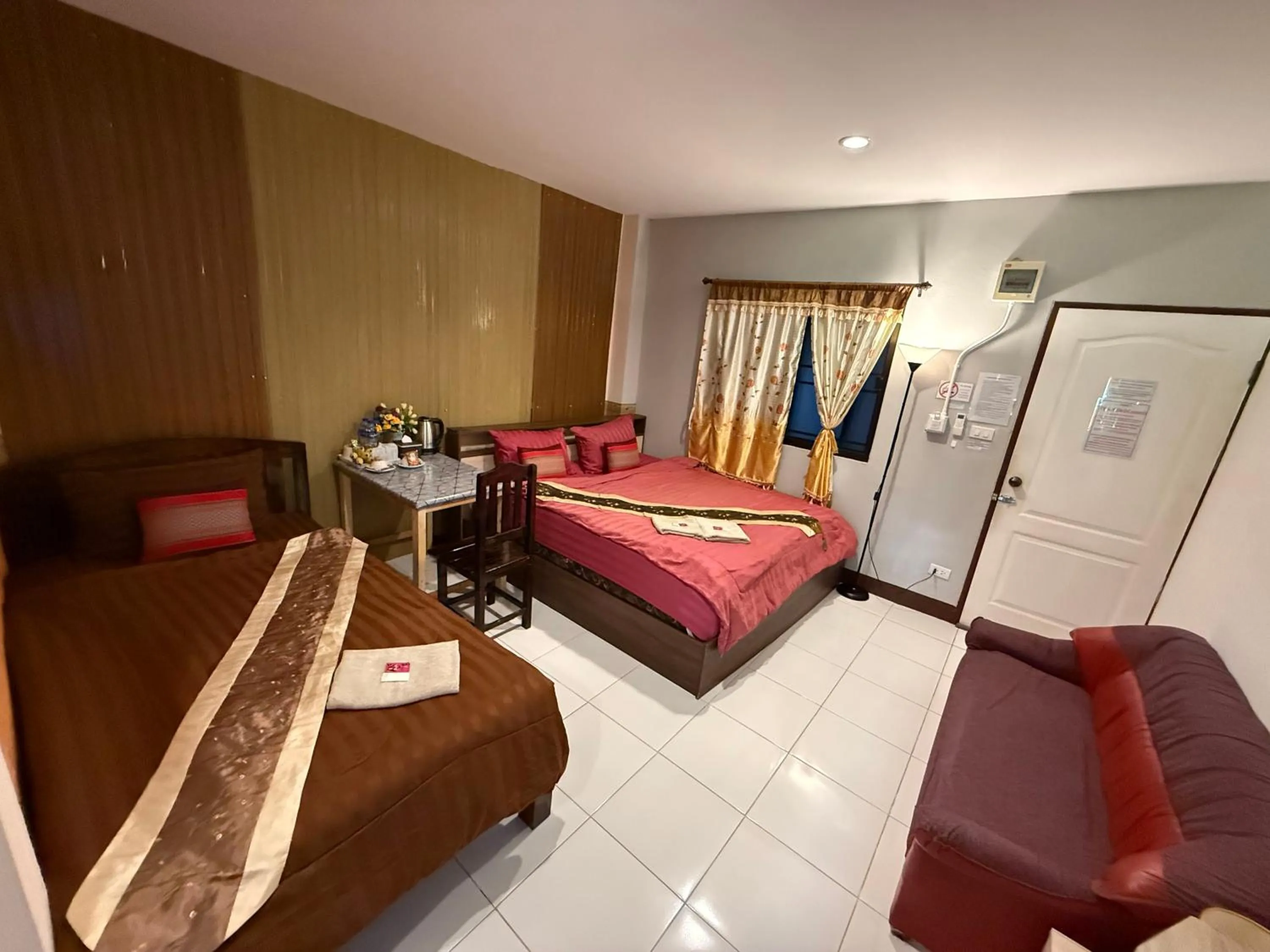 Bed in Sandee Place Mountain View Hotel โรงแรมแสนดีเพลส เมาเท่นวิว จอมทอง