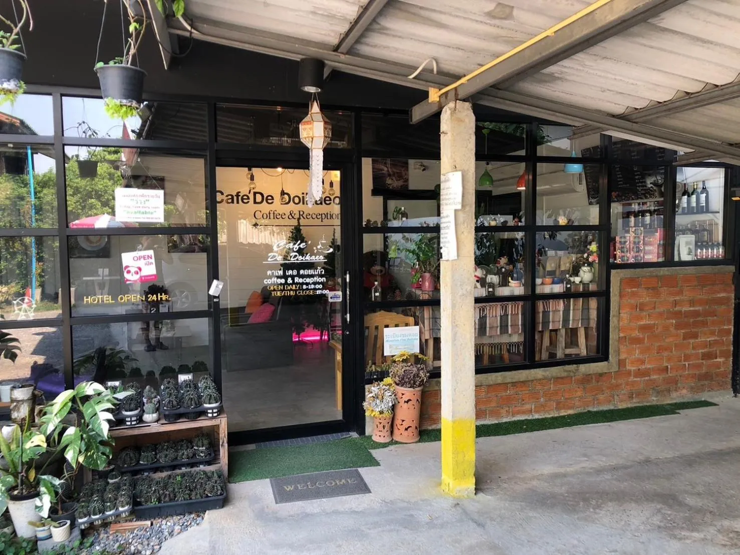 โรงแรมแสนดีเพลส เมาเท่นวิว จอมทอง