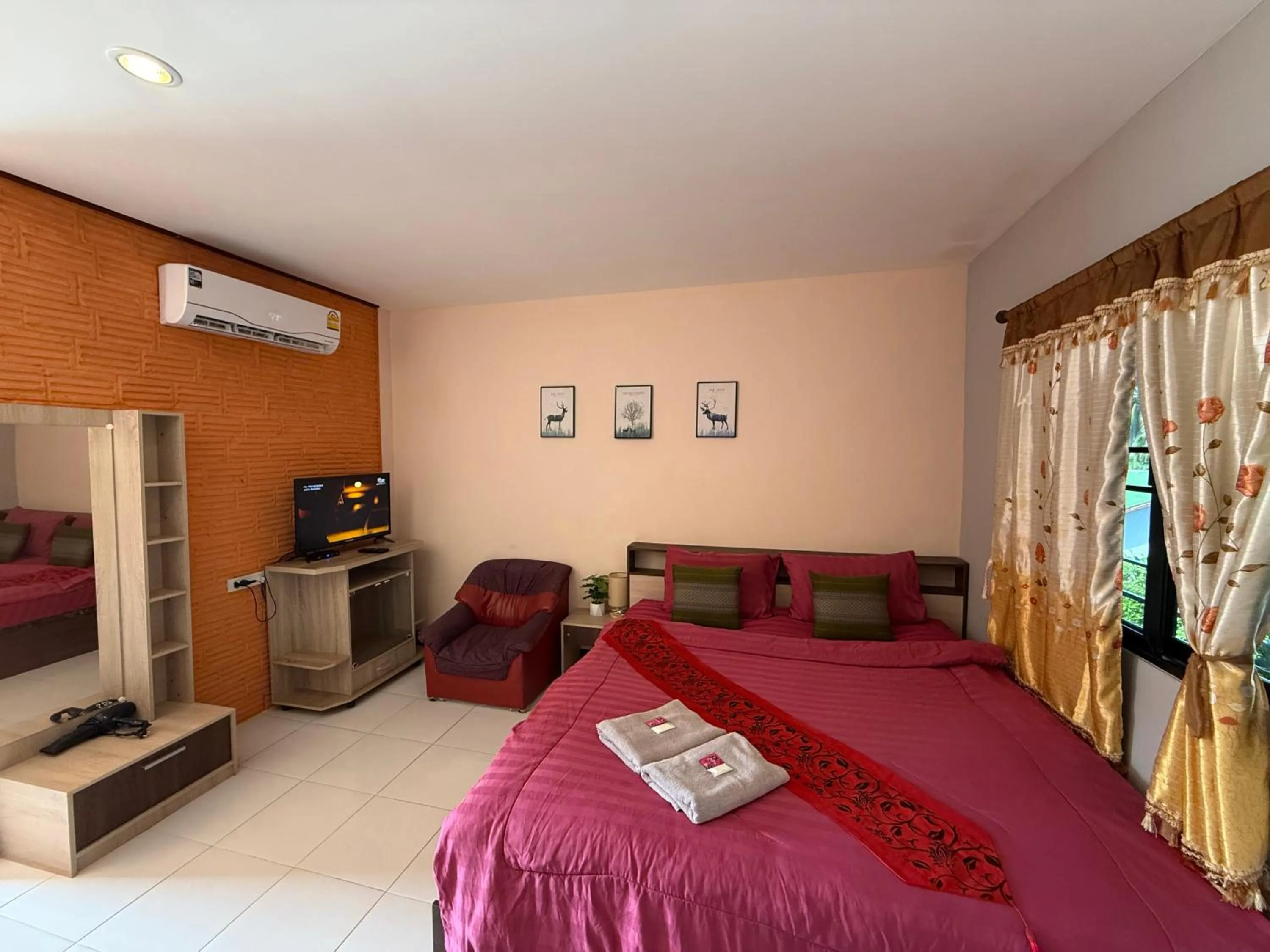 Bed in Sandee Place Mountain View Hotel โรงแรมแสนดีเพลส เมาเท่นวิว จอมทอง