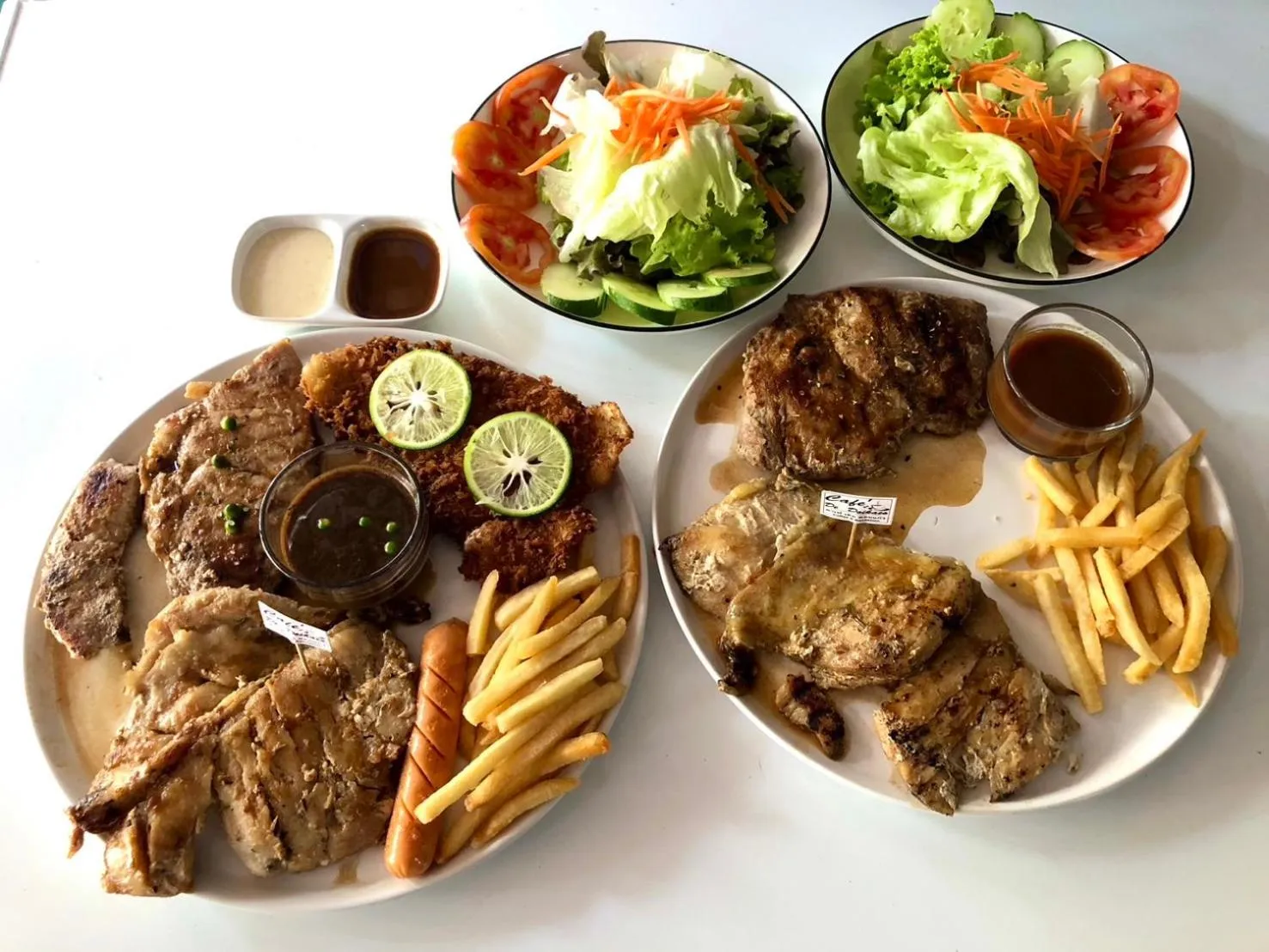 โรงแรมแสนดีเพลส เมาเท่นวิว จอมทอง