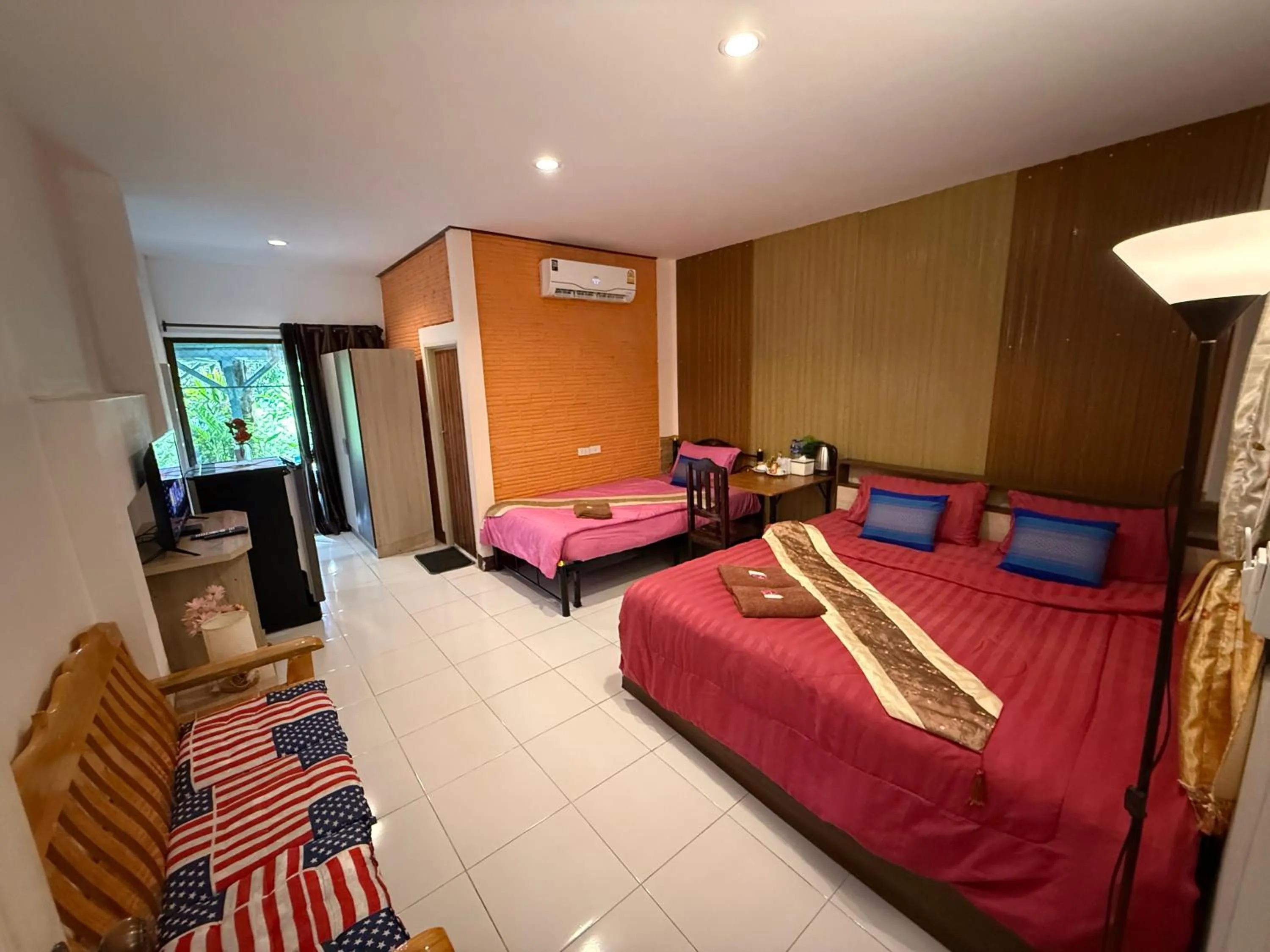 Bed in Sandee Place Mountain View Hotel โรงแรมแสนดีเพลส เมาเท่นวิว จอมทอง