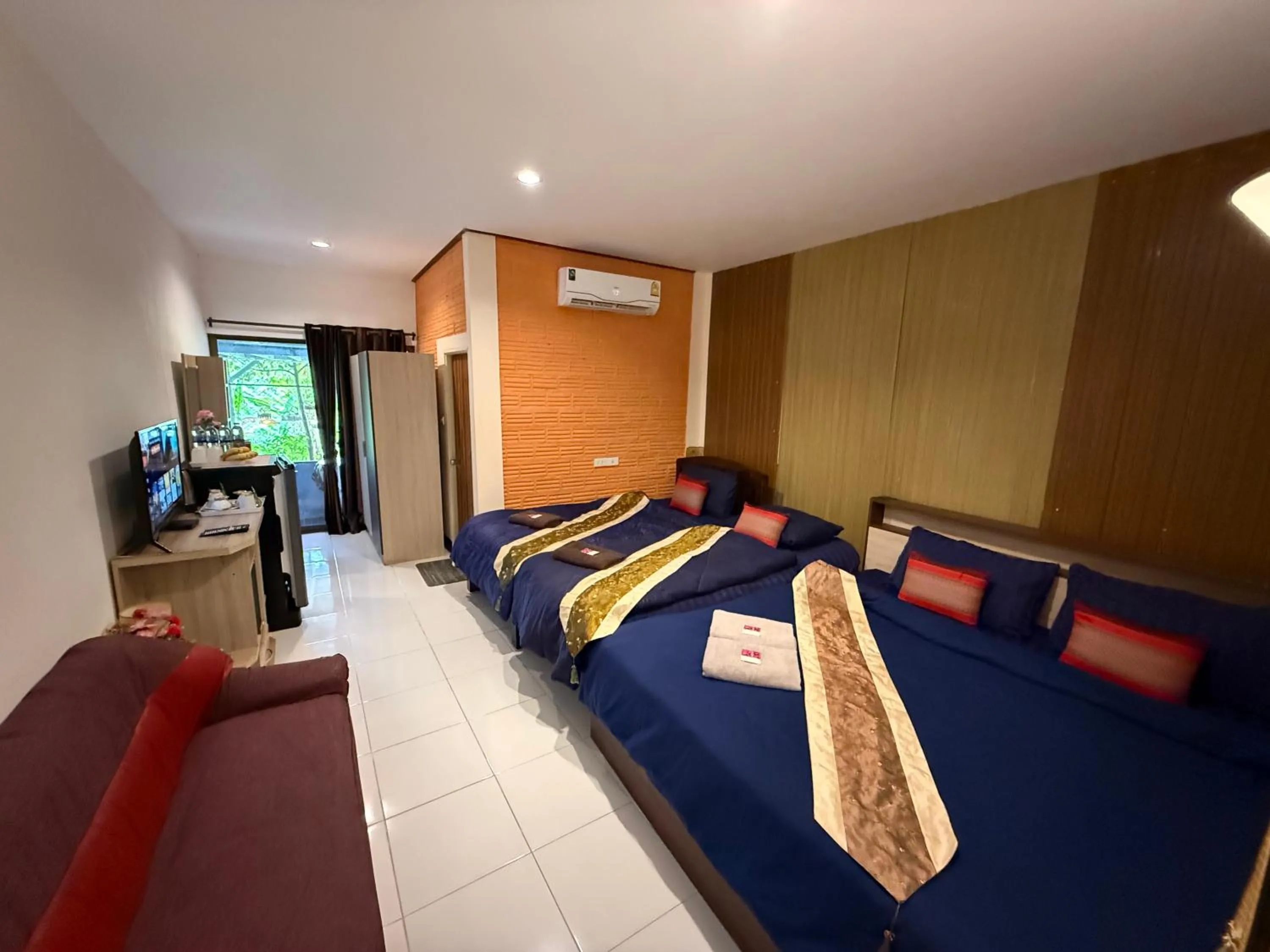 Bed in Sandee Place Mountain View Hotel โรงแรมแสนดีเพลส เมาเท่นวิว จอมทอง