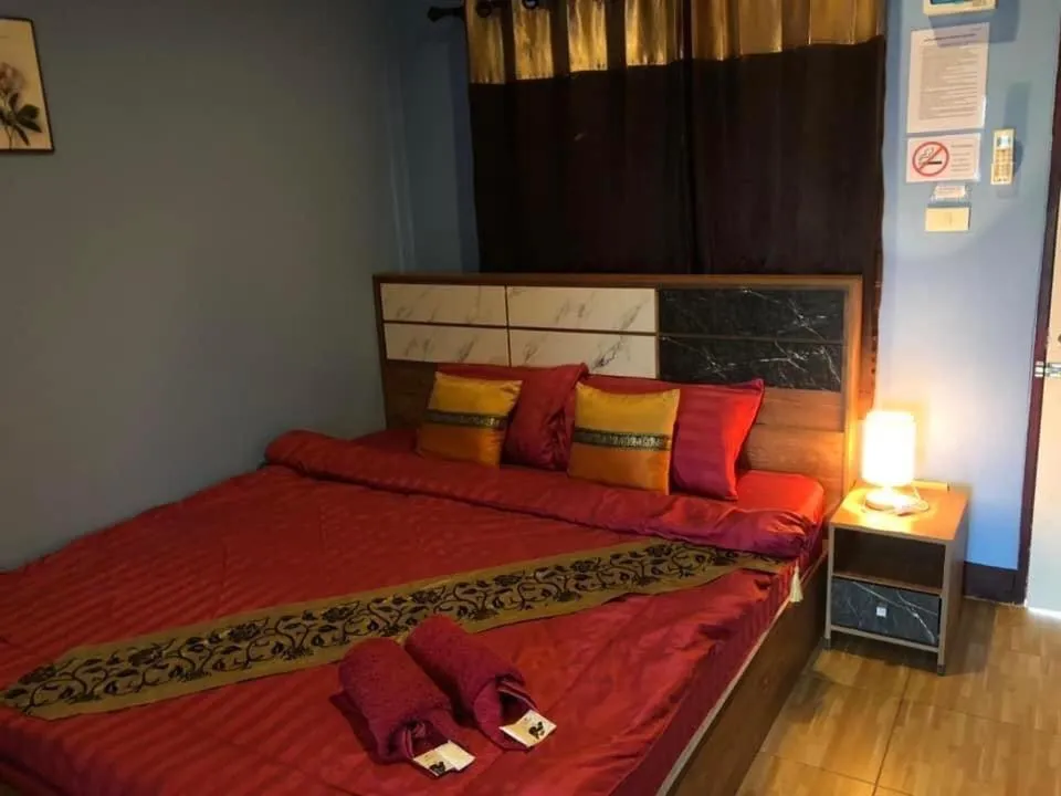 Bed in โรงแรมแสนดีเพลส เมาเท่นวิว จอมทอง