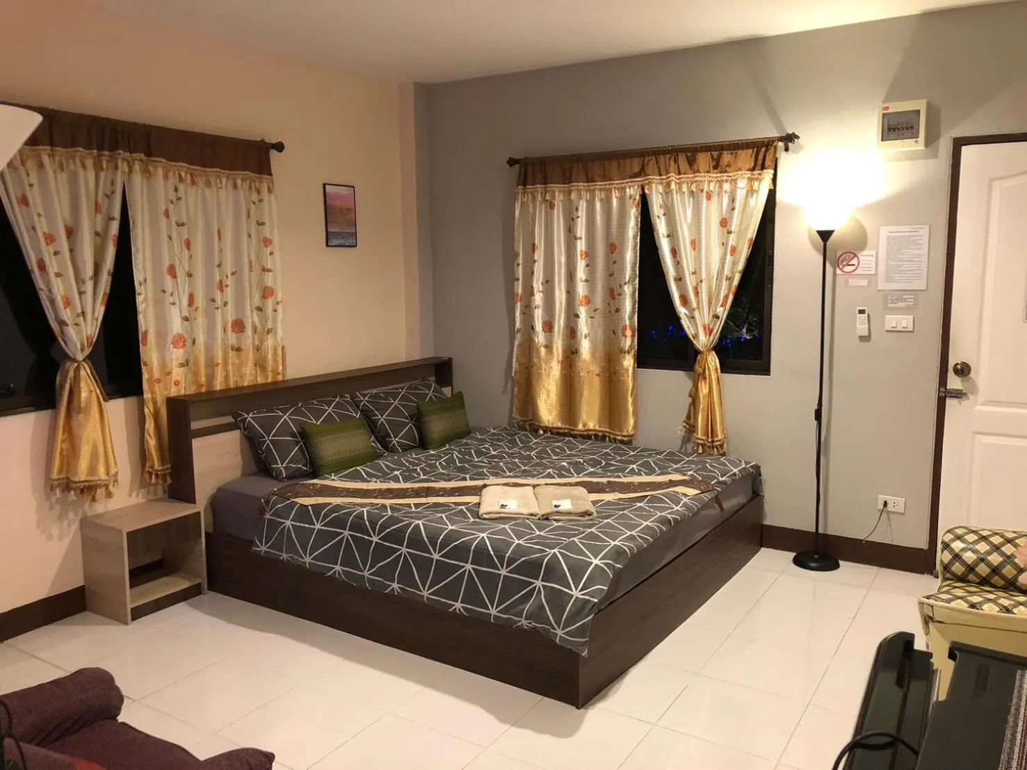 Bed in โรงแรมแสนดีเพลส เมาเท่นวิว จอมทอง