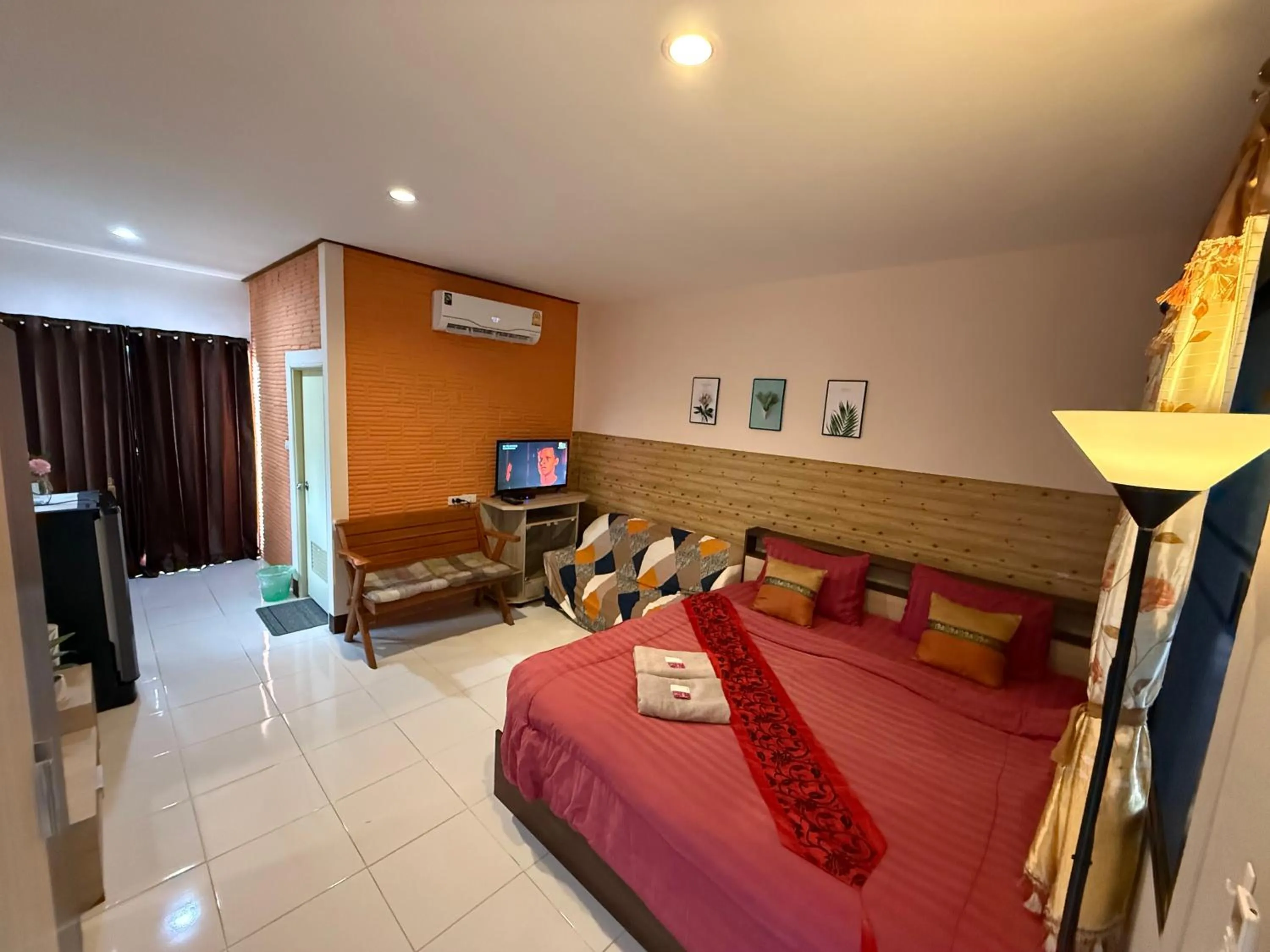 Bed in Sandee Place Mountain View Hotel โรงแรมแสนดีเพลส เมาเท่นวิว จอมทอง