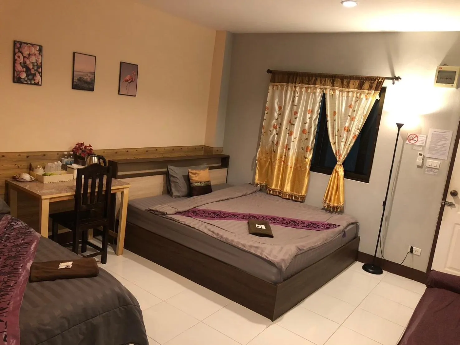 Bed in โรงแรมแสนดีเพลส เมาเท่นวิว จอมทอง