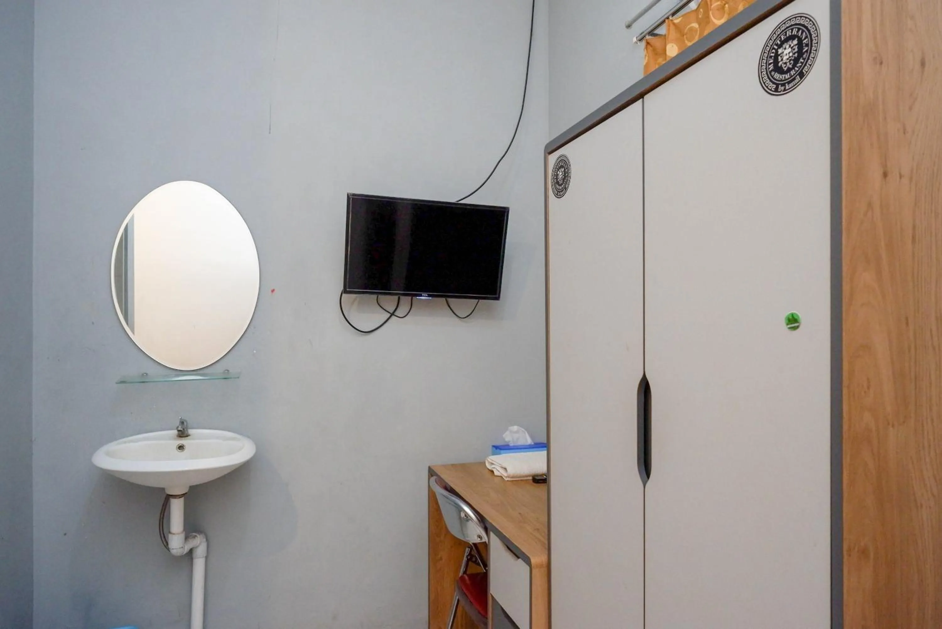 Bedroom in RedDoorz At Golden Inn Tugu Yogyakarta