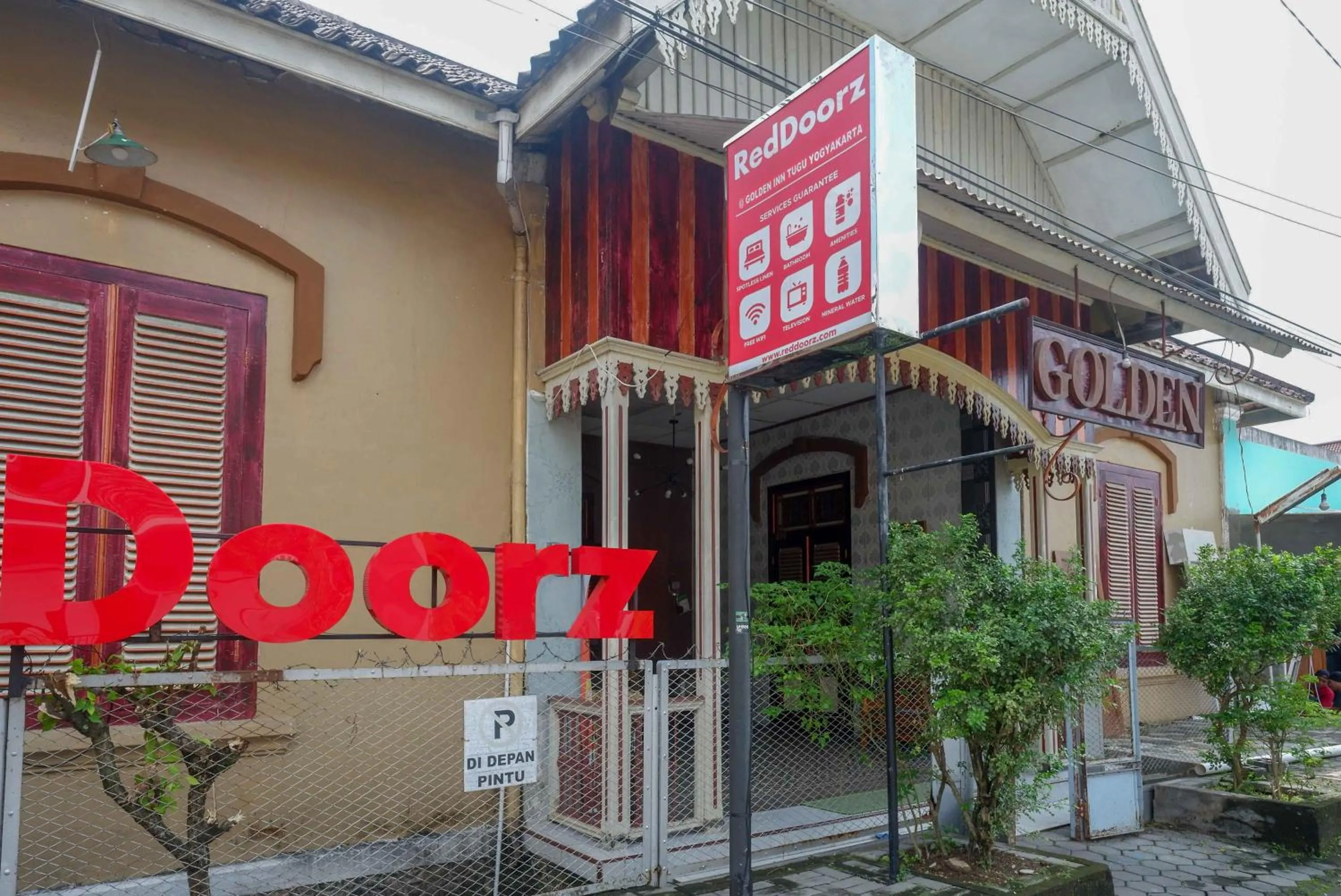 Property building in RedDoorz At Golden Inn Tugu Yogyakarta