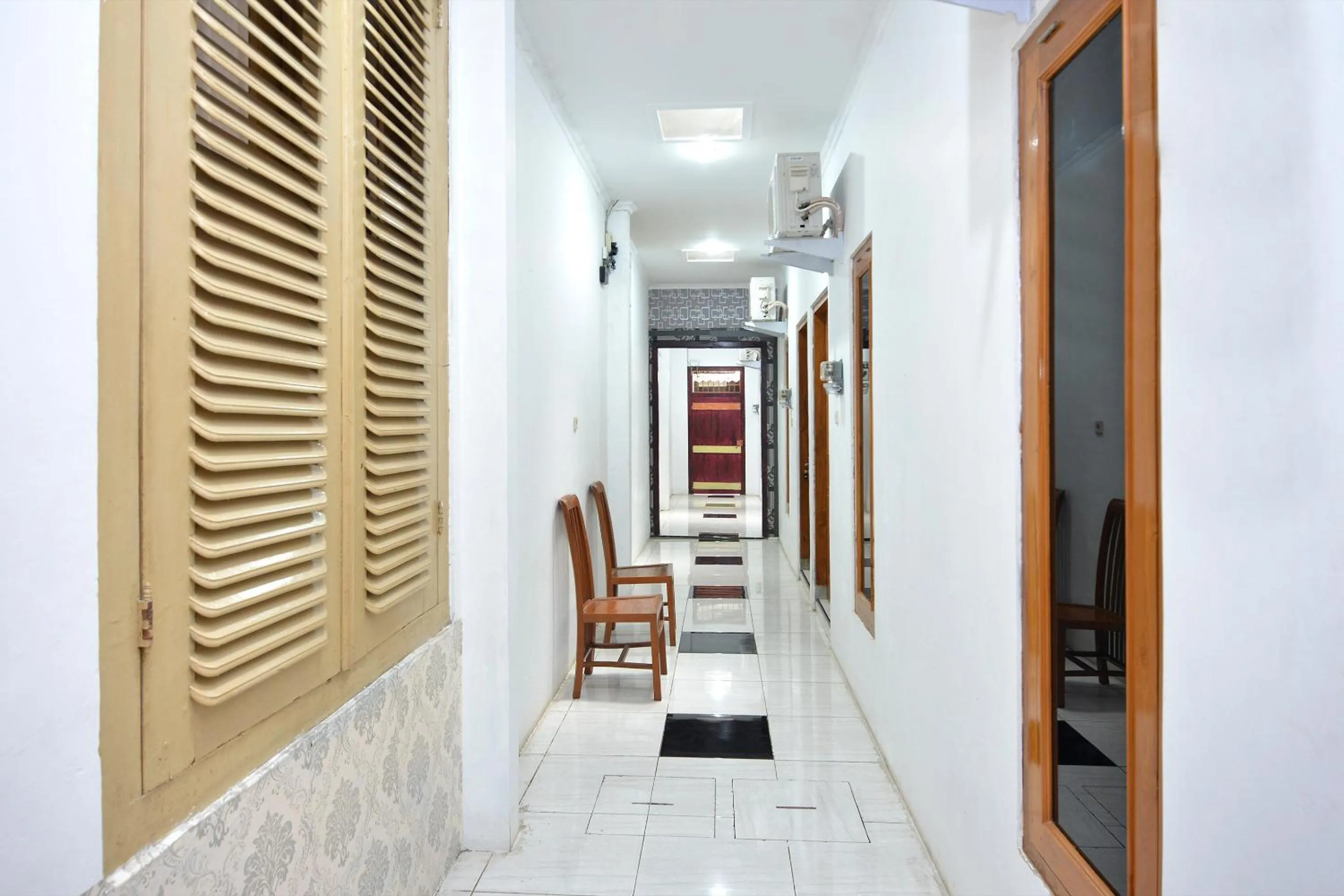 Facade/entrance in RedDoorz At Golden Inn Tugu Yogyakarta