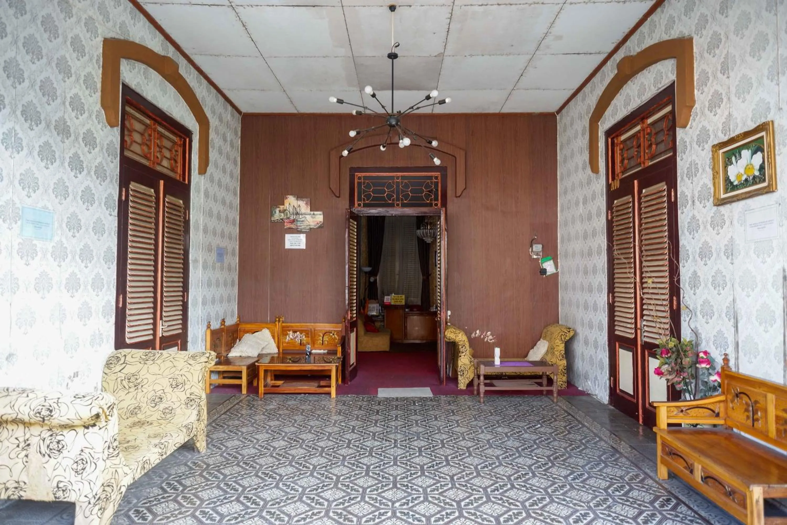 Living room in RedDoorz At Golden Inn Tugu Yogyakarta