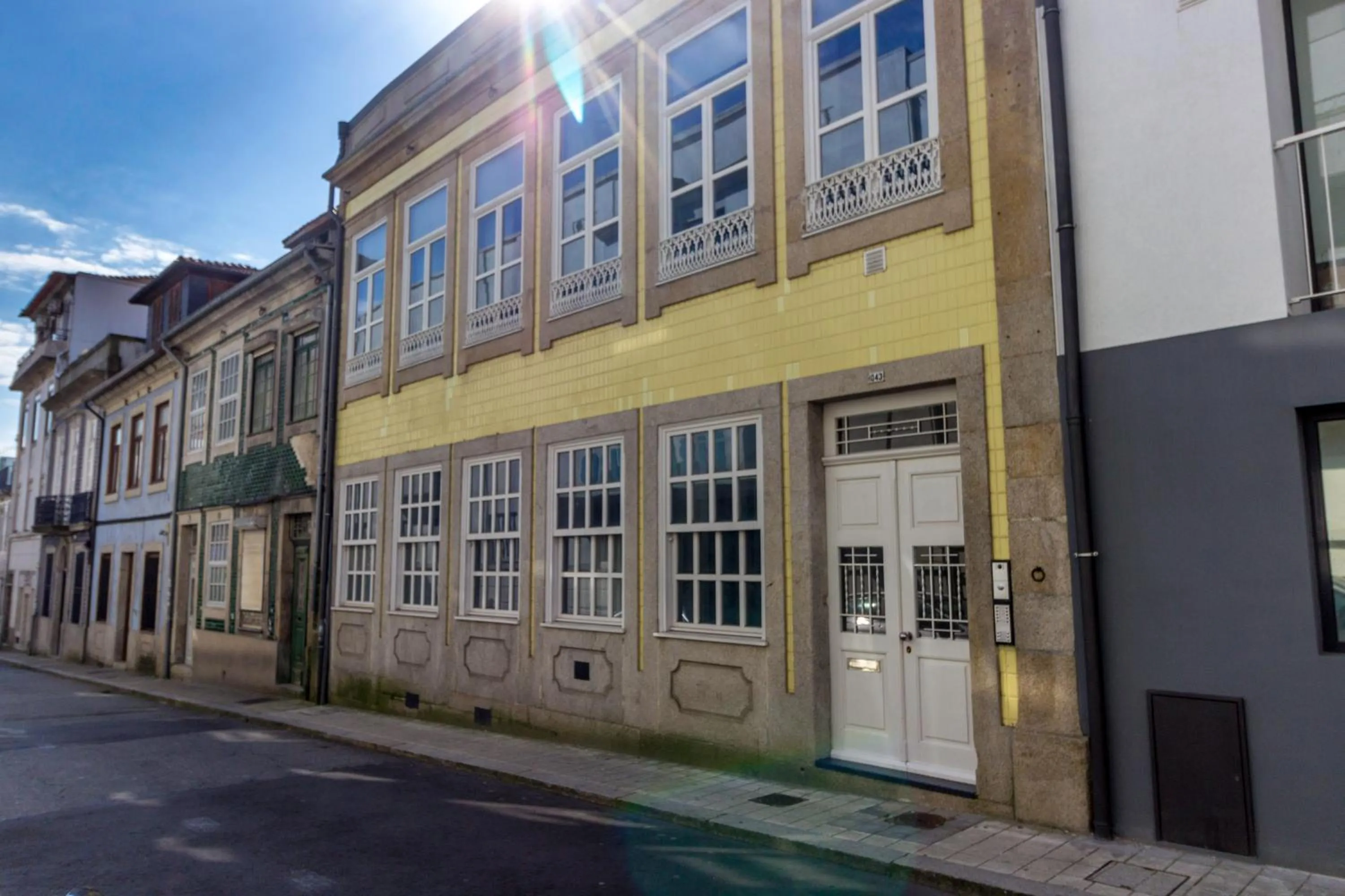 Property building in Guest H4U - Bonjardim Pop Art City Center