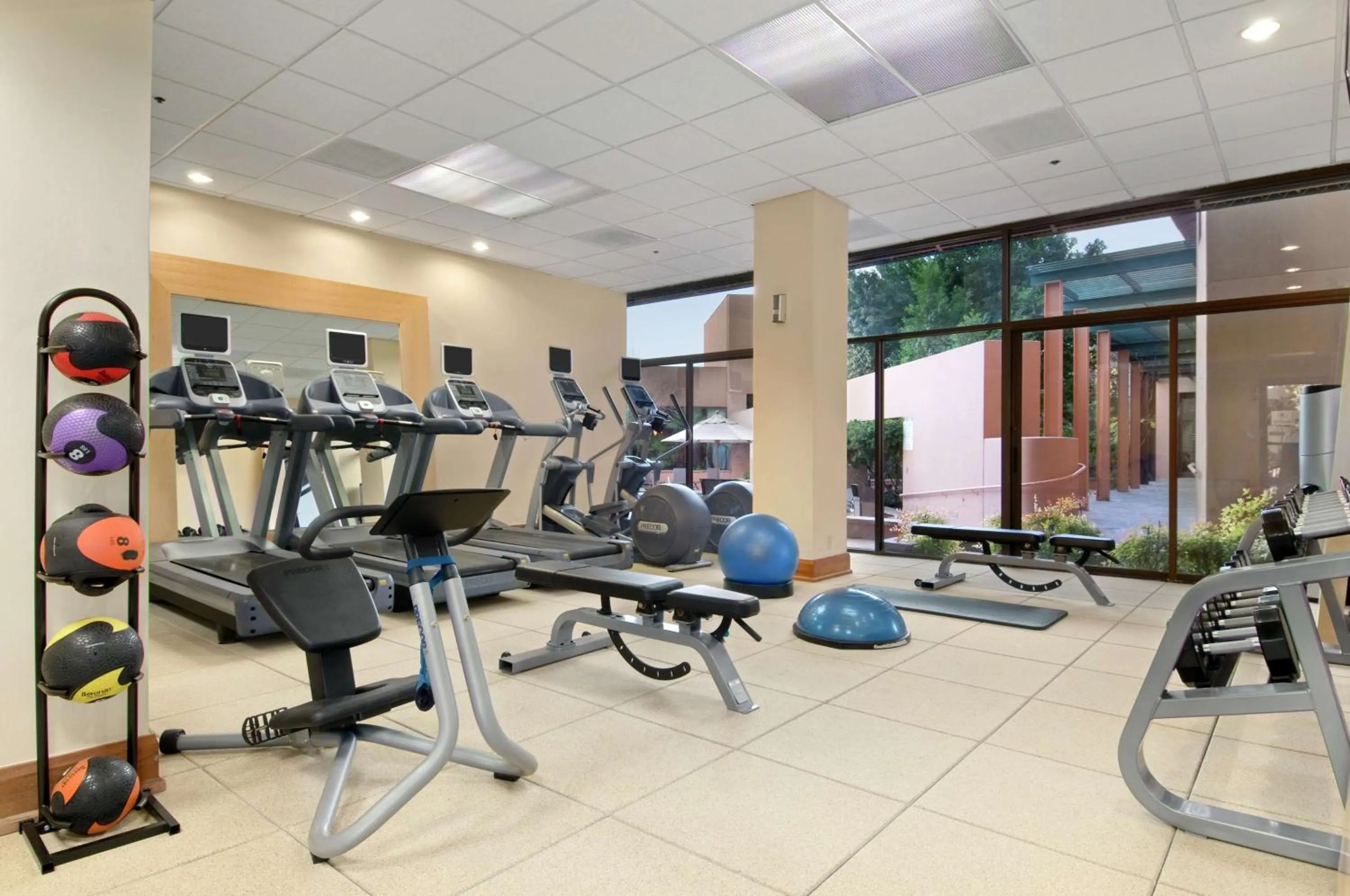 Fitness centre/facilities in DoubleTree by Hilton San Antonio Airport