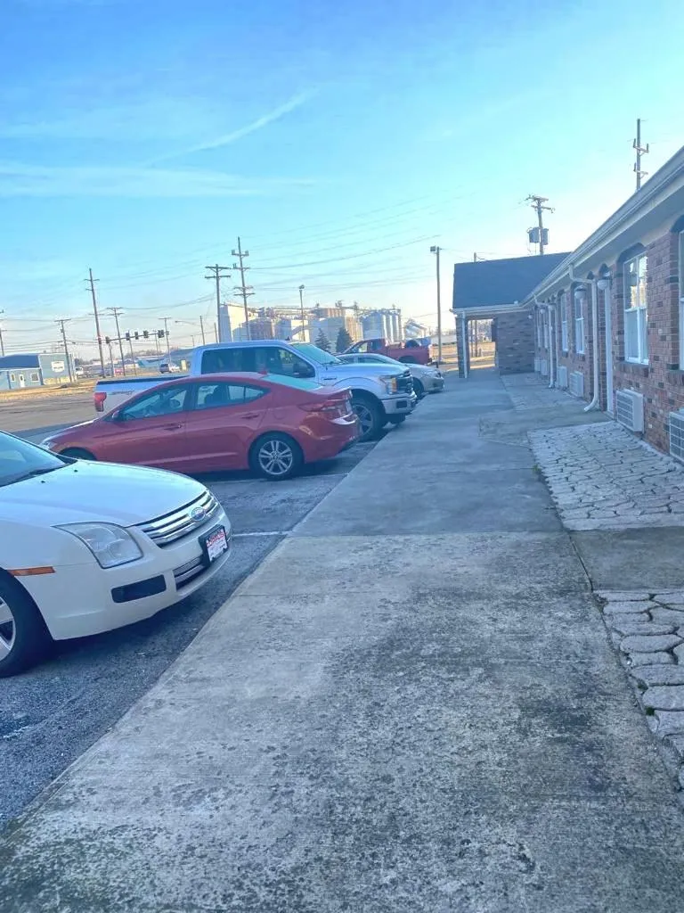 Parking in Country Club Inn & Suites