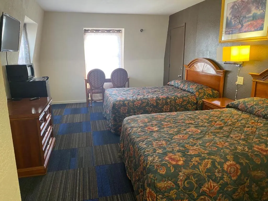 Bed in Country Club Inn & Suites