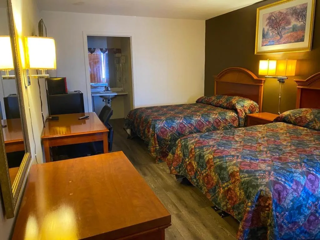 Bed in Country Club Inn & Suites