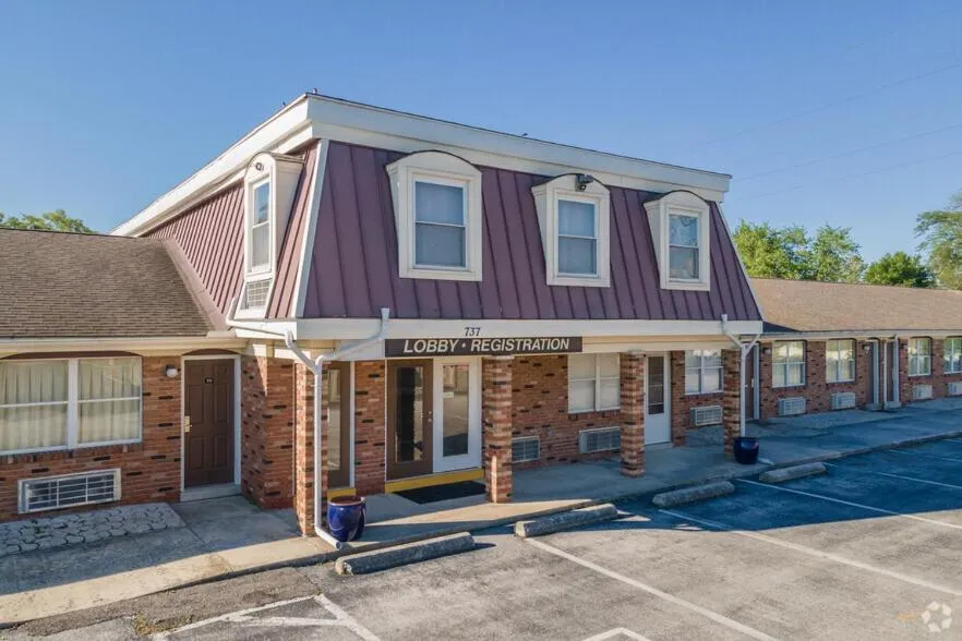 Property building in Country Club Inn & Suites