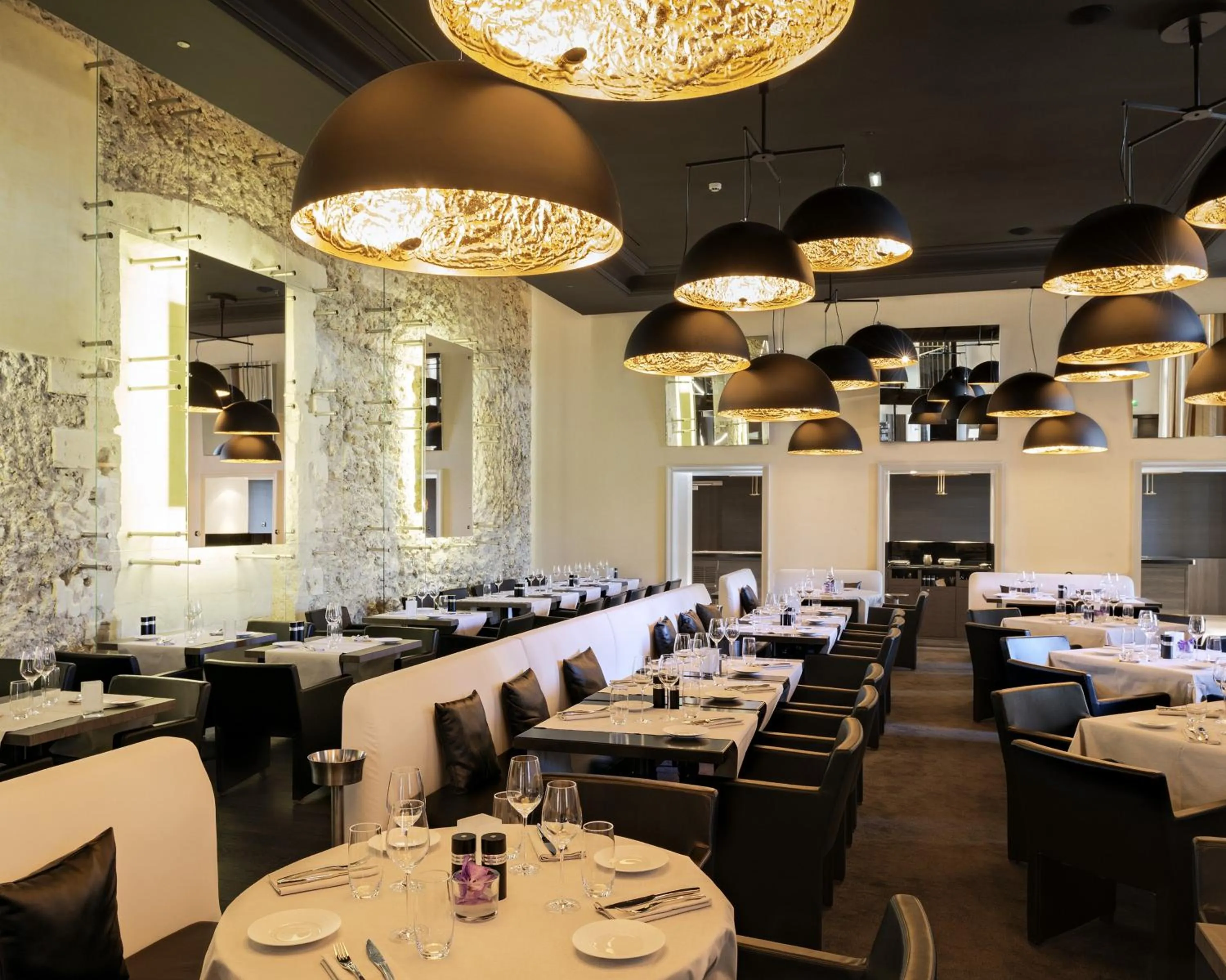 Restaurant/places to eat in InterContinental Marseille - Hotel Dieu by IHG
