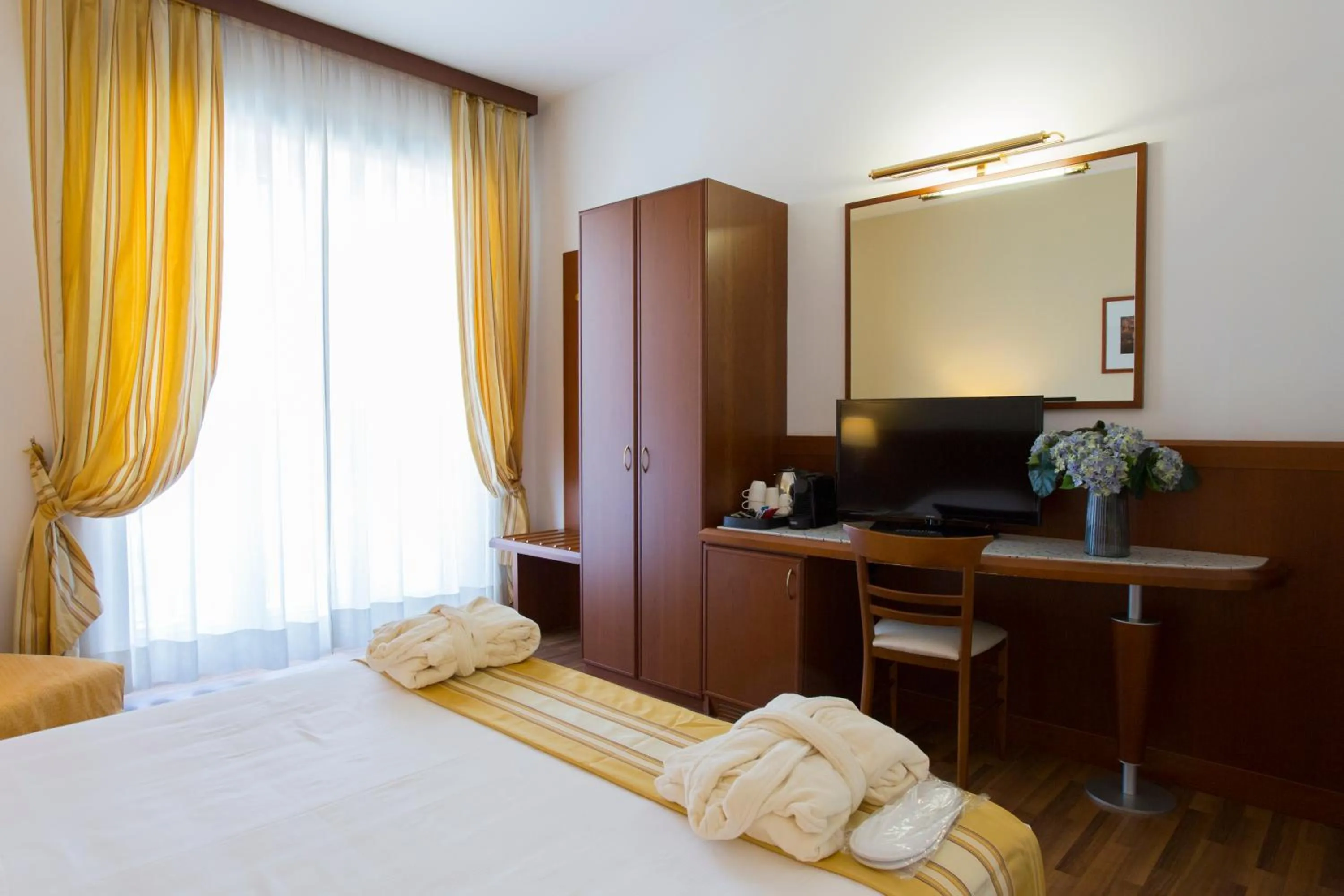 TV and multimedia, Bed in Hotel Europa