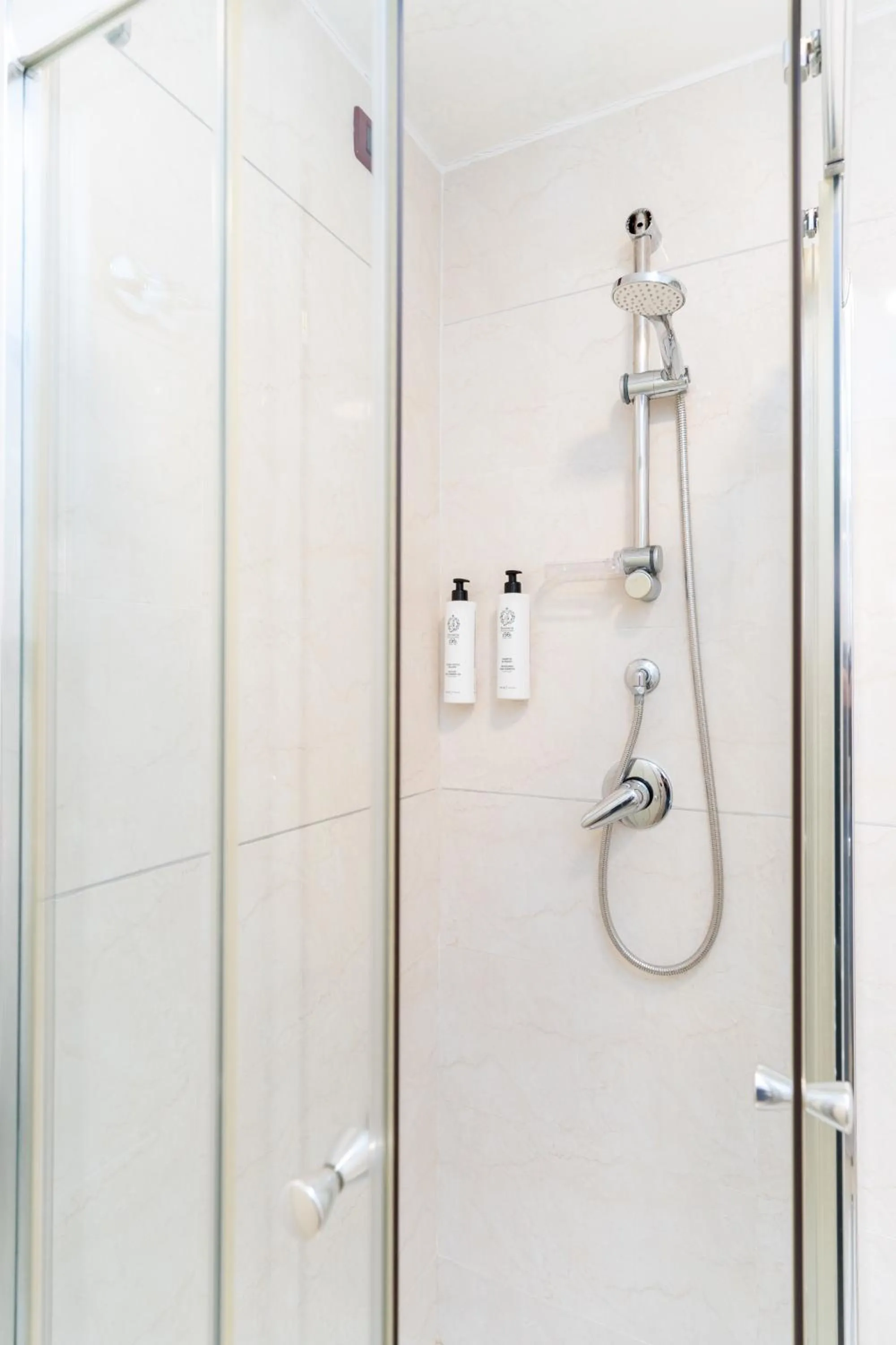 Shower in Hotel Europa