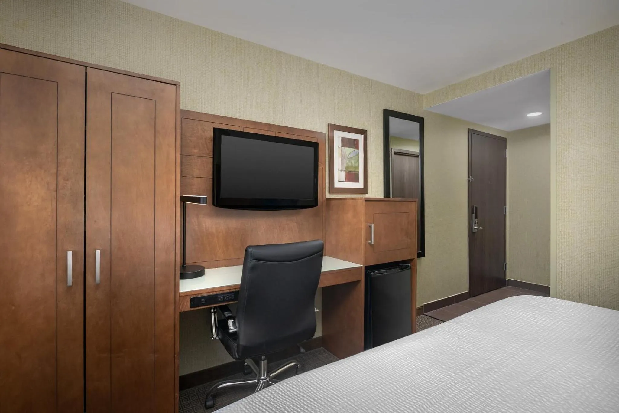 Photo of the whole room, Bed in Holiday Inn Express Manhattan Midtown West by IHG