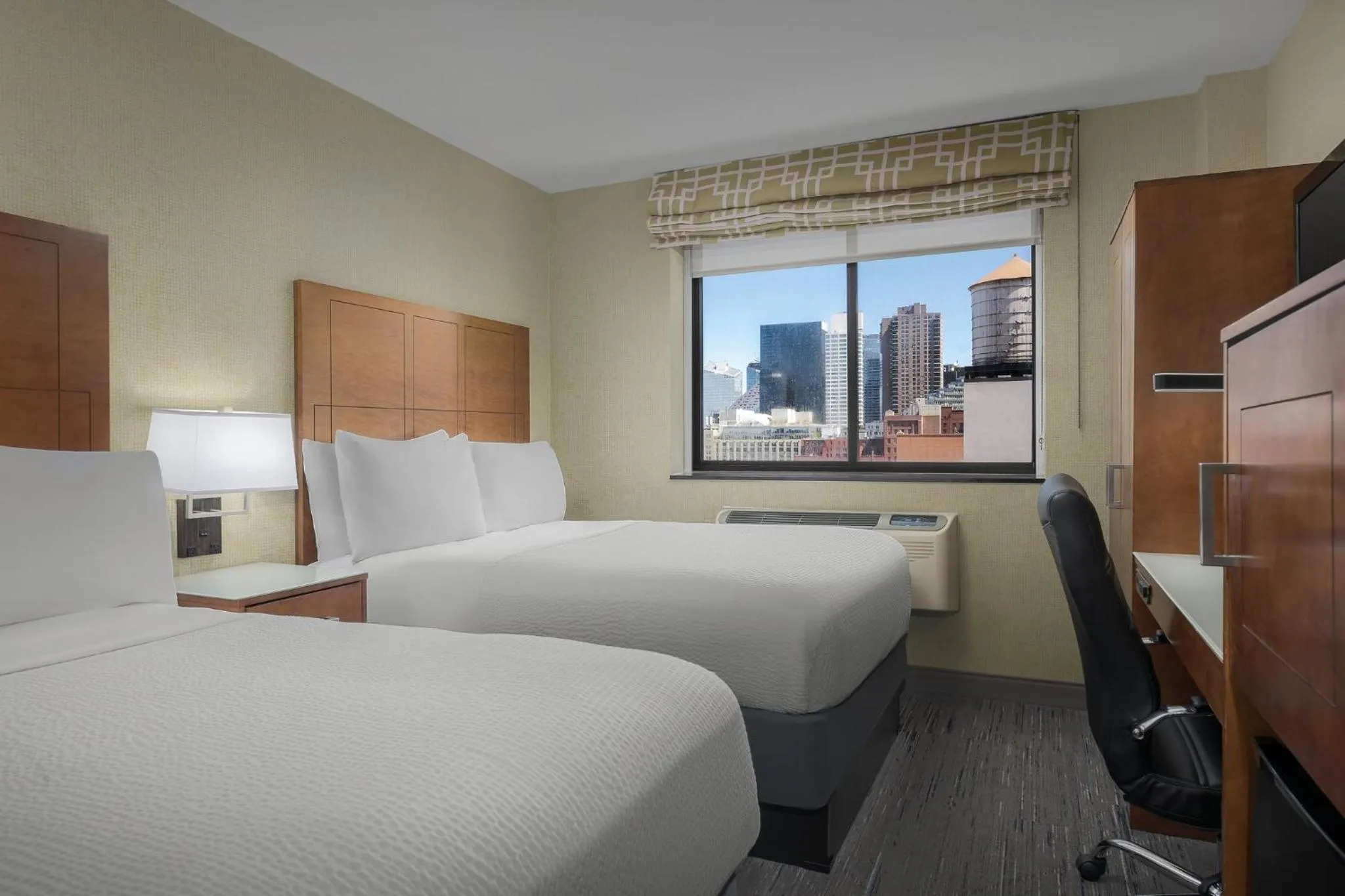 Photo of the whole room, Bed in Holiday Inn Express Manhattan Midtown West by IHG