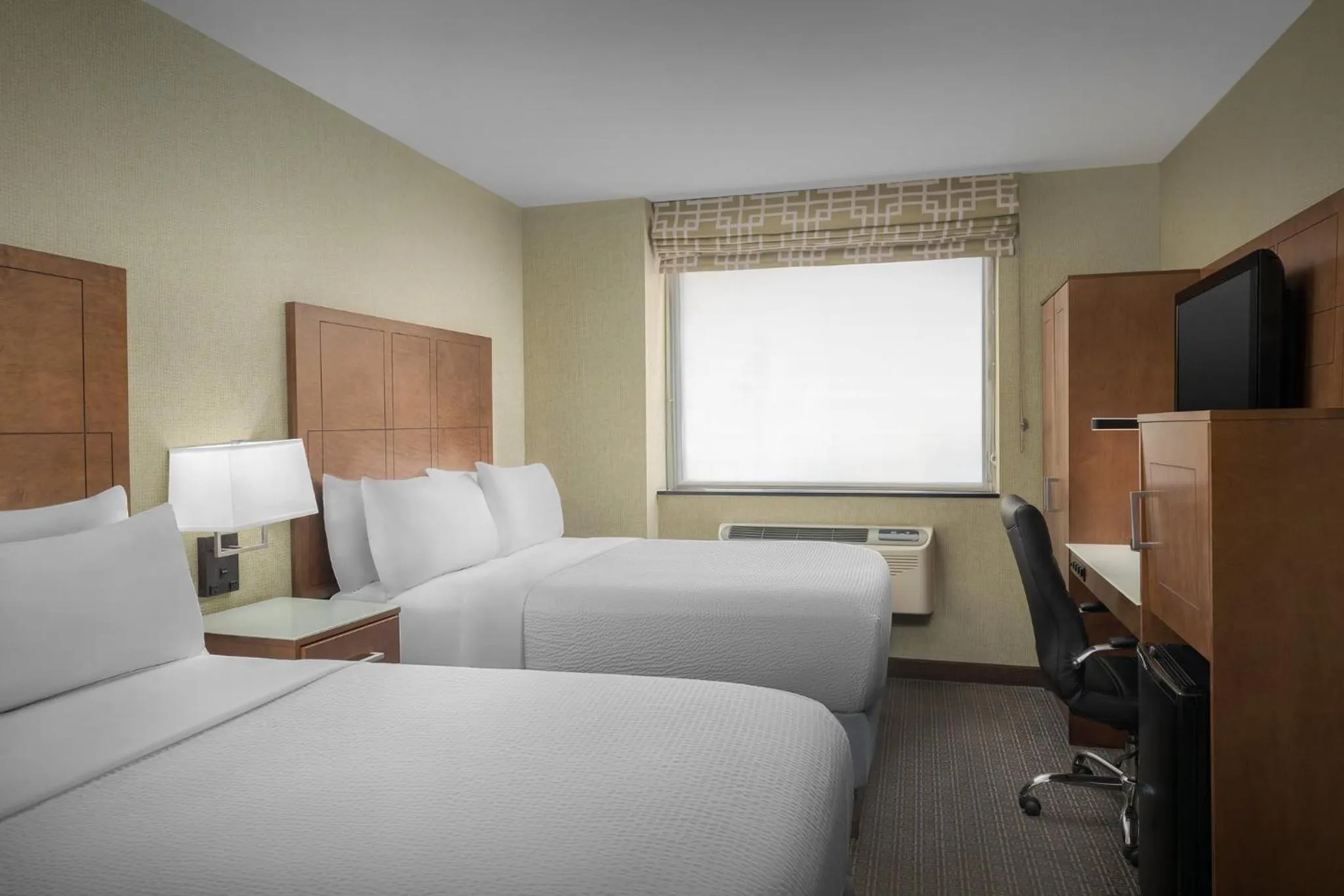 Photo of the whole room, Bed in Holiday Inn Express Manhattan Midtown West by IHG