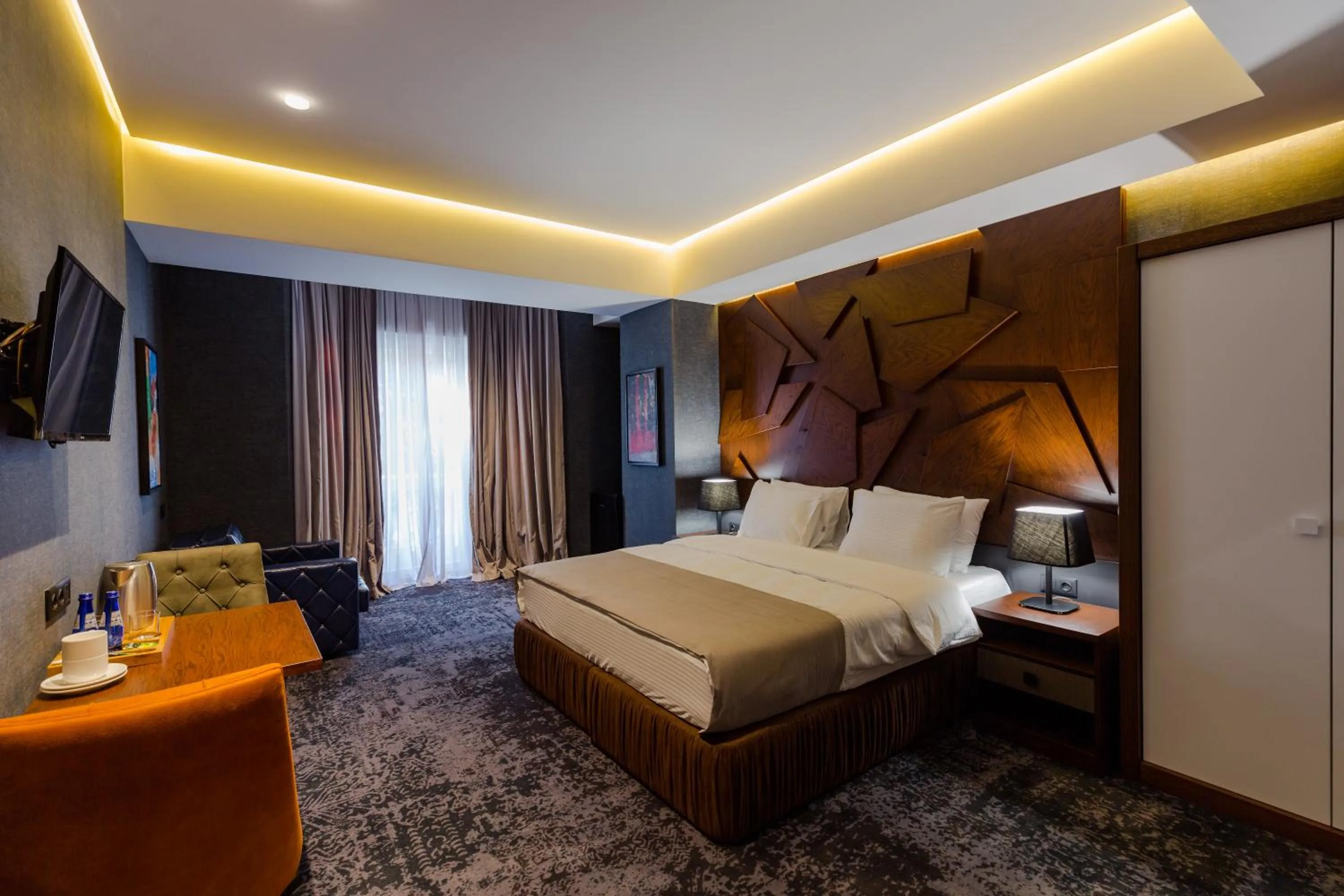 Photo of the whole room, Bed in Tapis Rouge Design Boutique Hotel